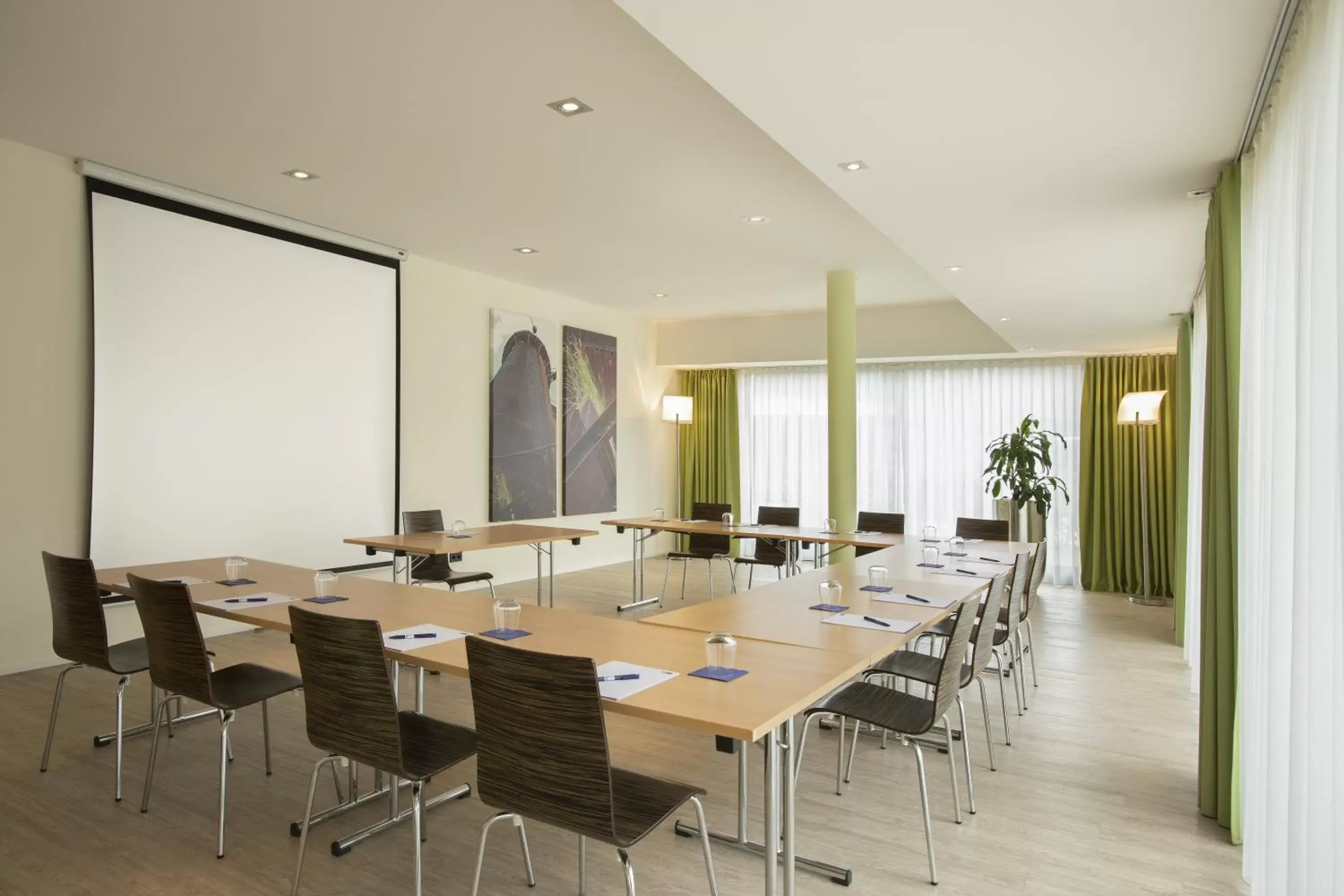 Meeting/conference room in Holiday Inn Express Neunkirchen, an IHG Hotel