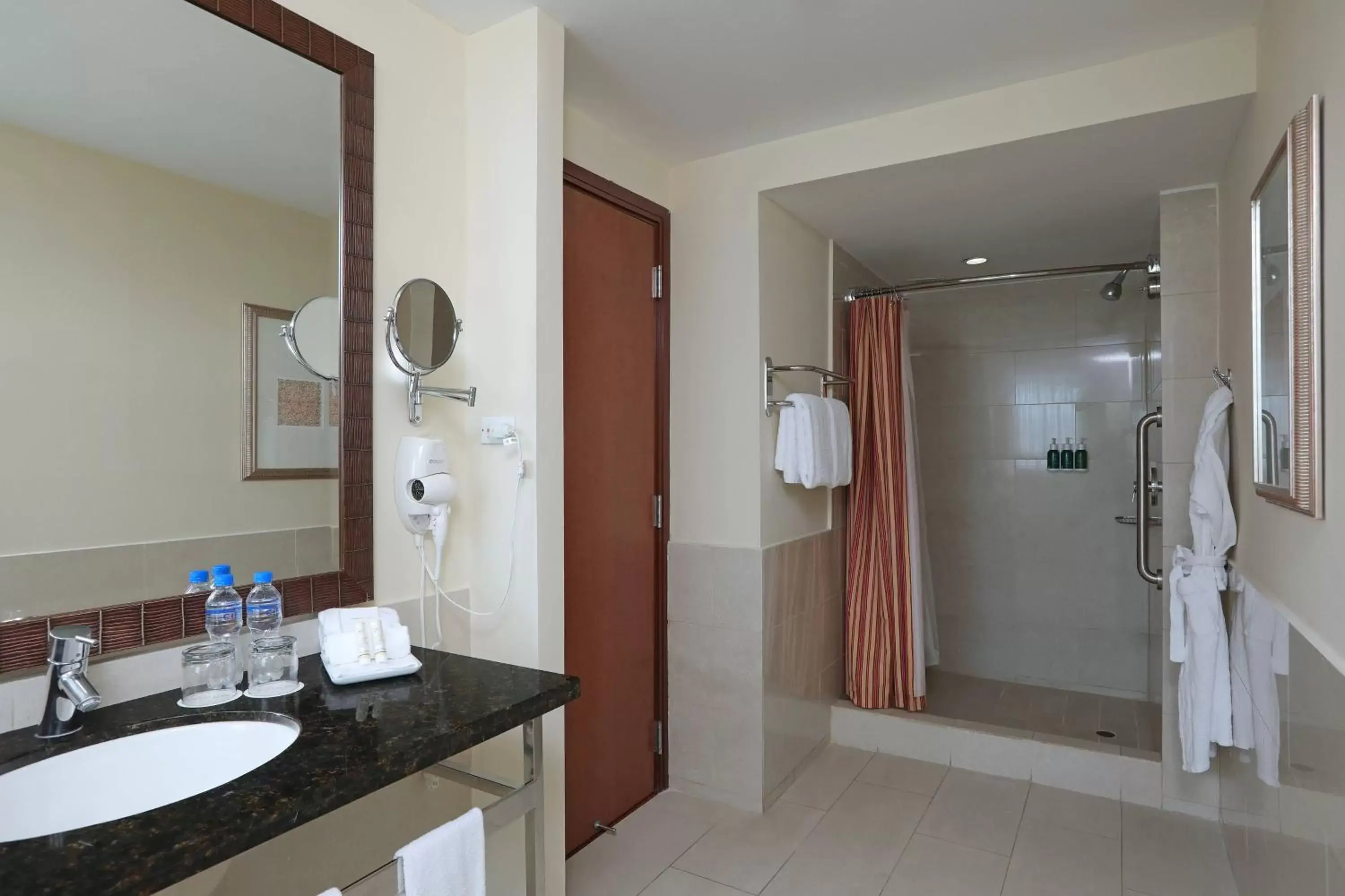 Bathroom in Courtyard by Marriott Panama Multiplaza Mall