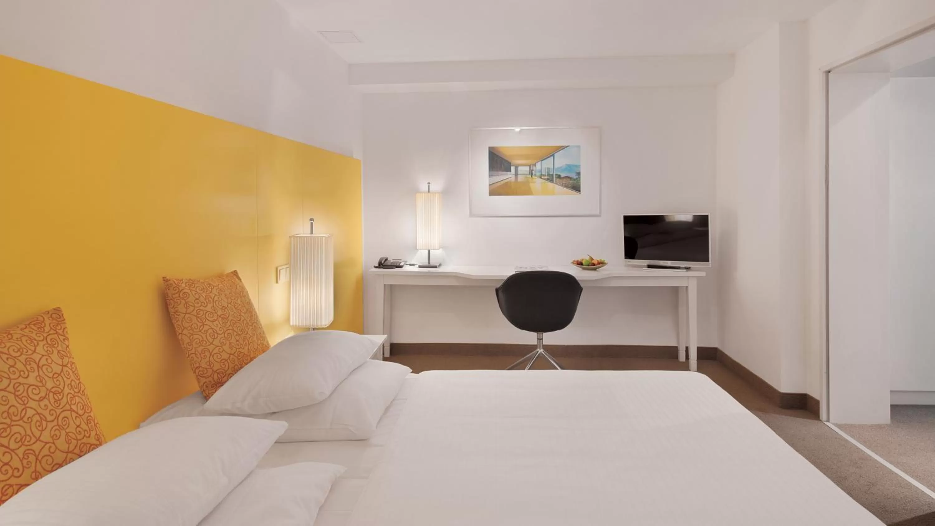 Photo of the whole room, Bed in Boutiquehotel Dreesen - Villa Godesberg