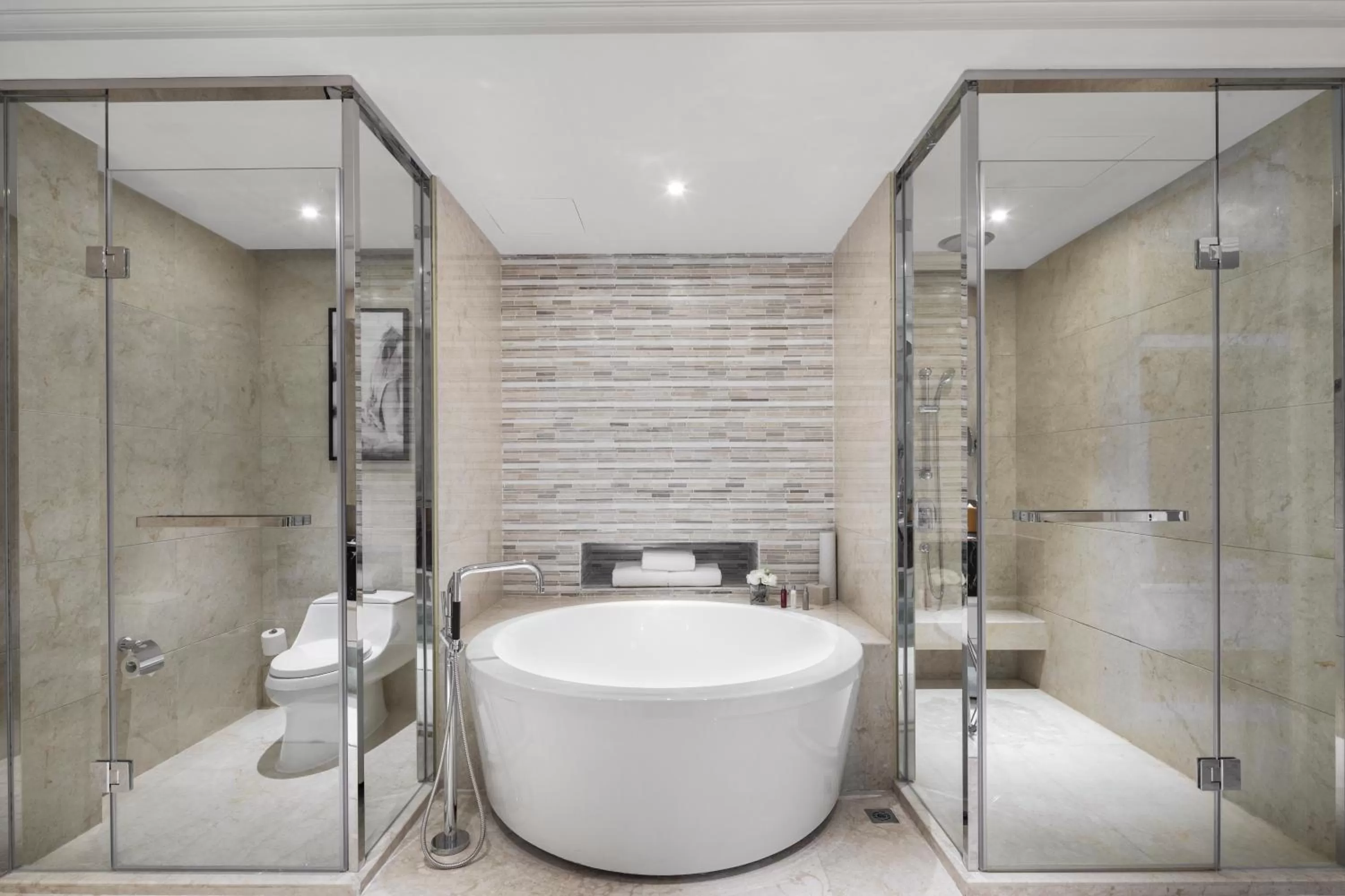 Shower in Zhejiang Taizhou Marriott Hotel