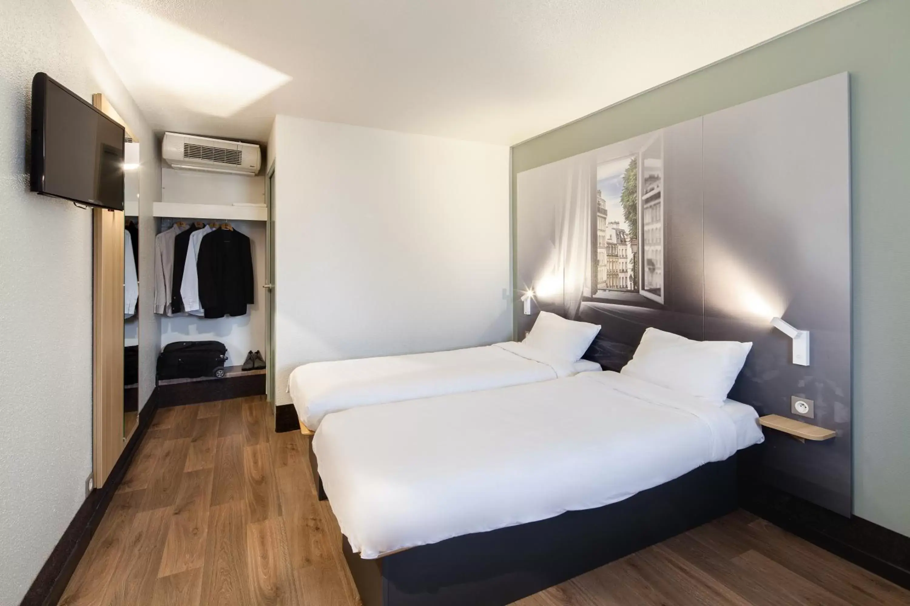 Bedroom in B&B HOTEL La Queue En Brie