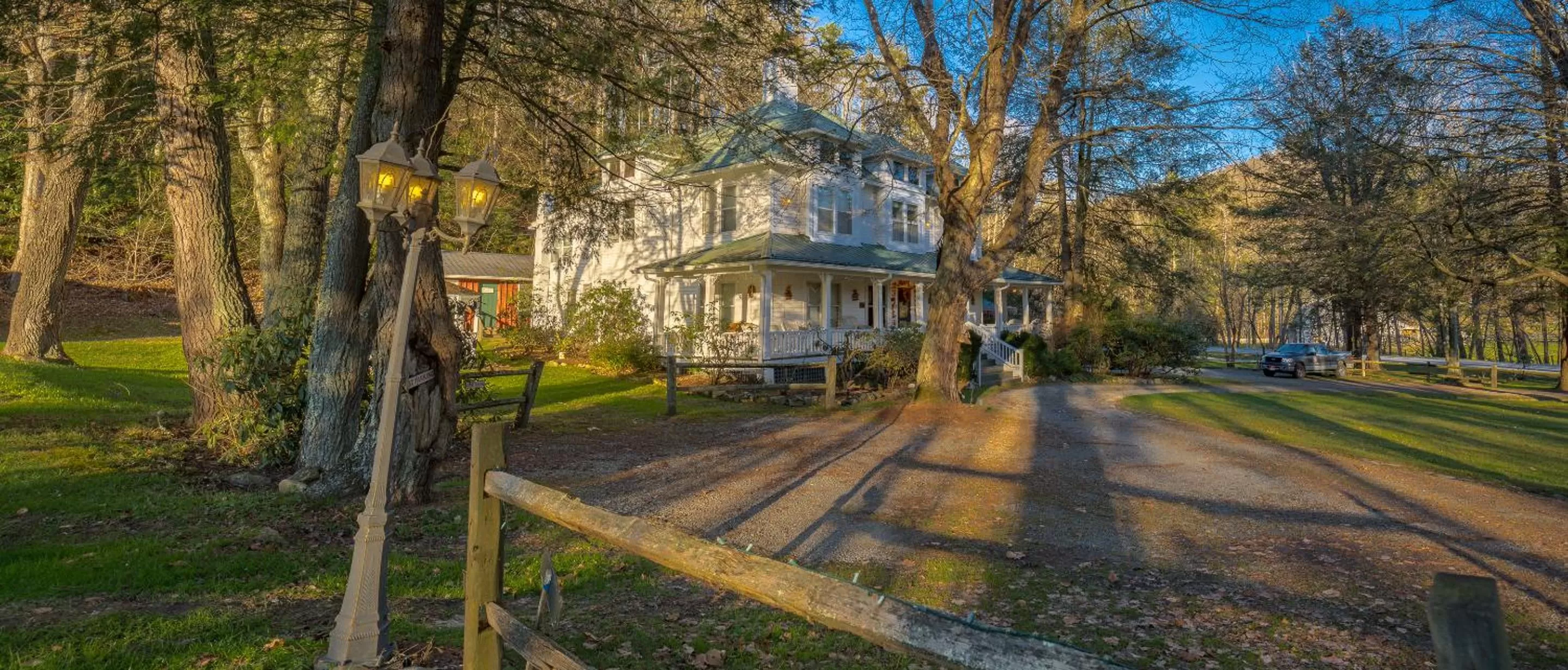 Garden in Taylor House Inn