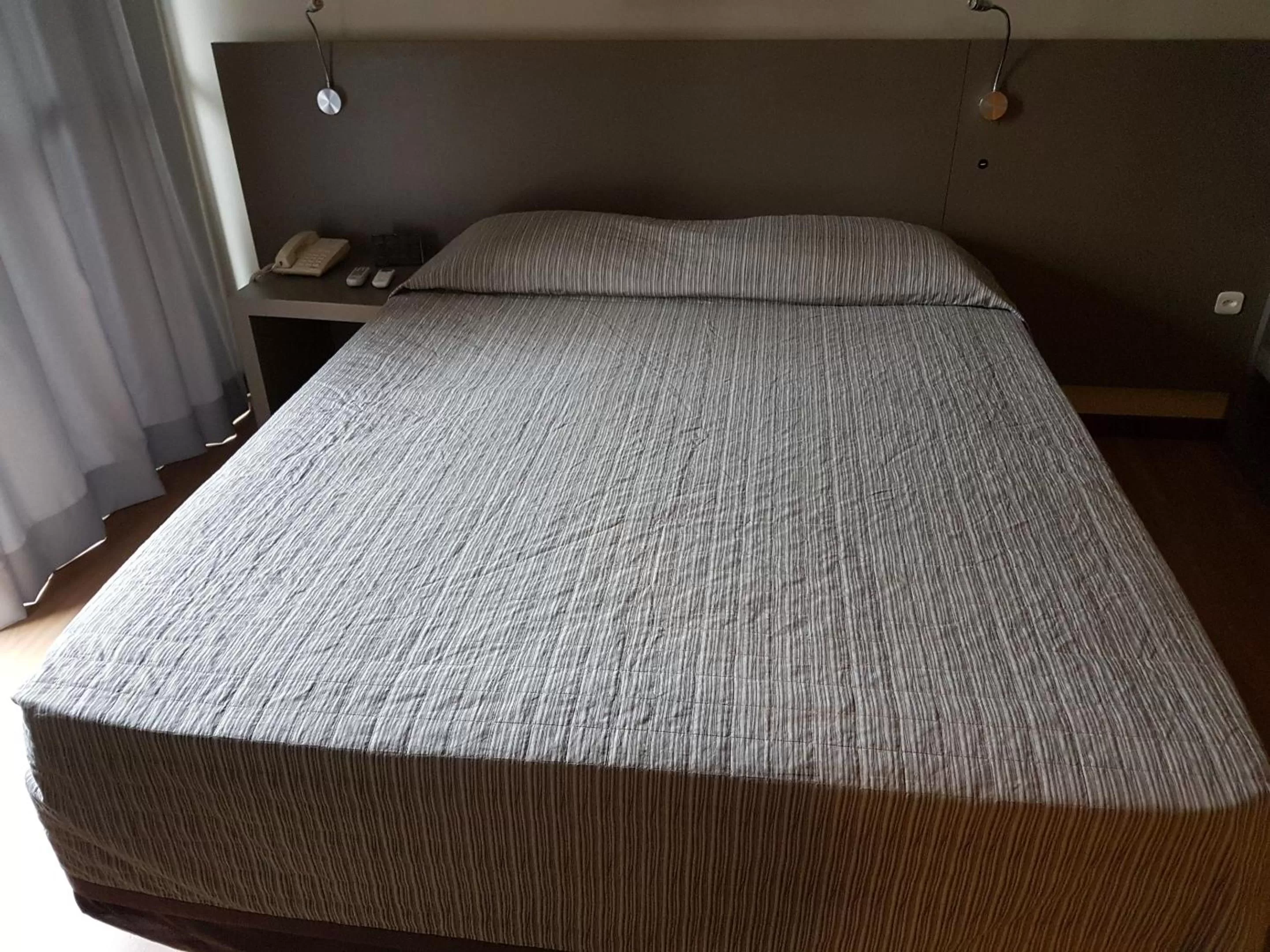 Bed in Alta Reggia Plaza Hotel