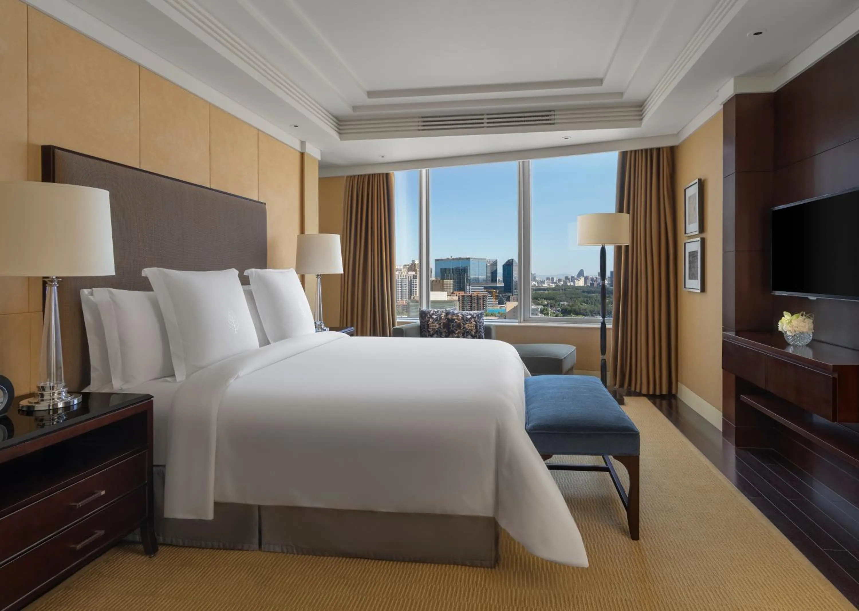 Bedroom, Bed in Four Seasons Hotel Beijing