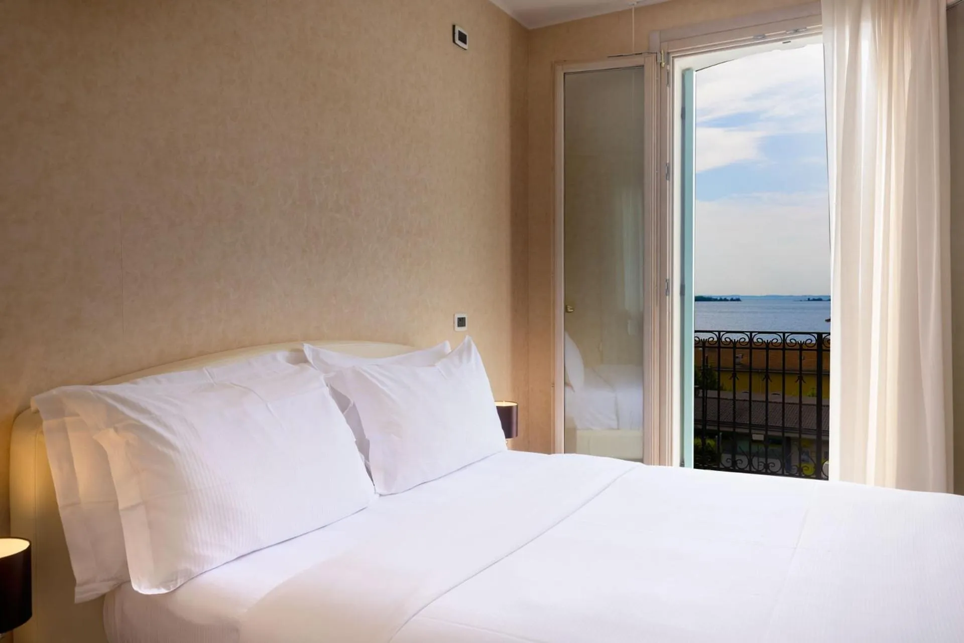 Photo of the whole room, Bed in Mefuta Hotel