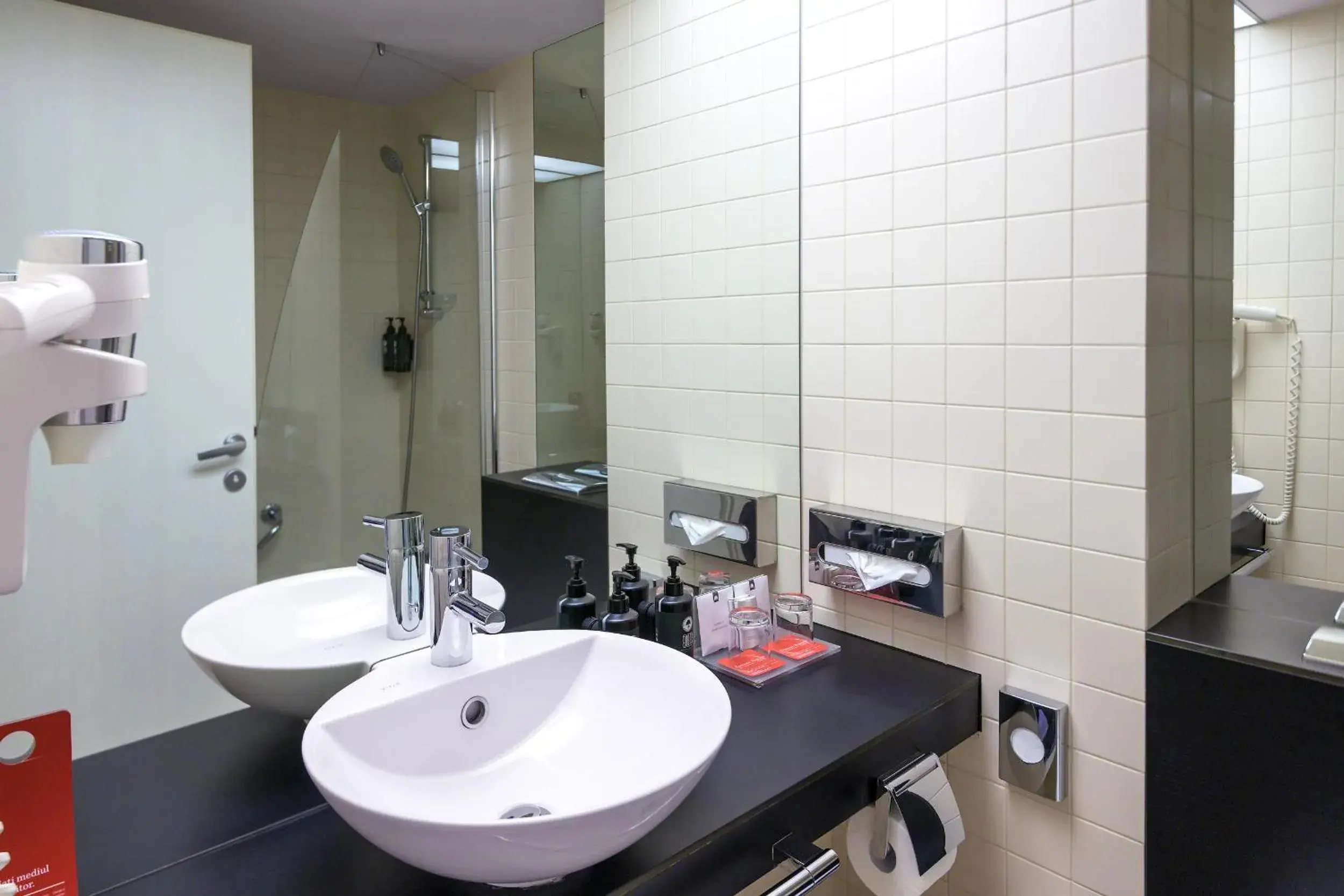 Bathroom in Ramada Plaza by Wyndham Bucharest Convention Center