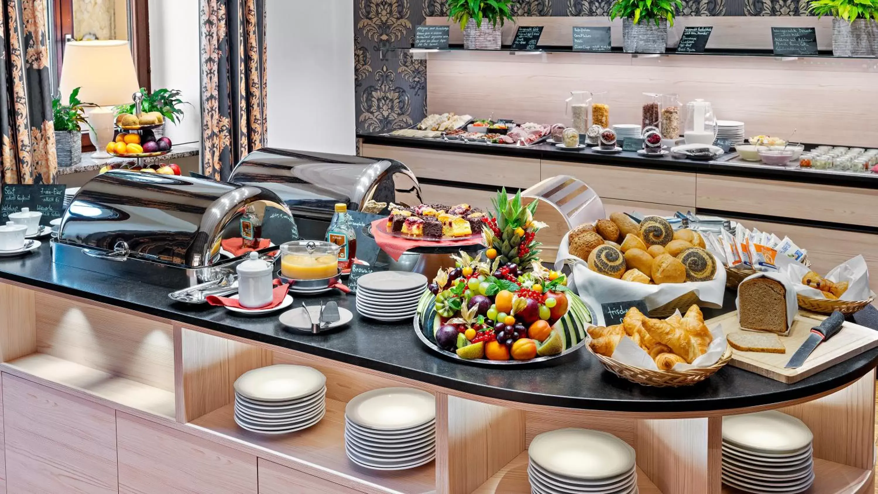 Buffet breakfast in Hotel Bayerischer Hof Dresden