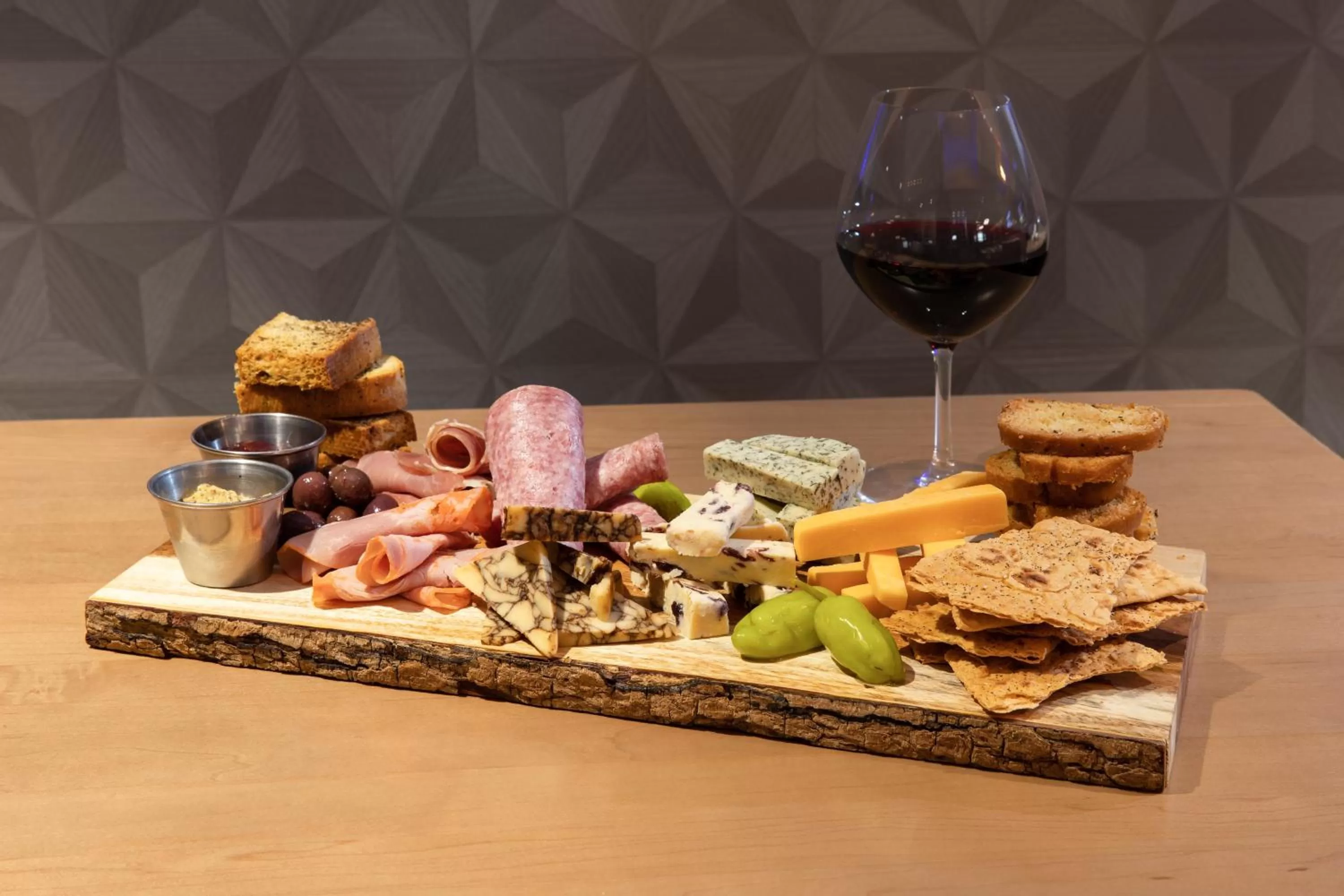 Restaurant/places to eat in Crowne Plaza Kansas City Downtown by IHG