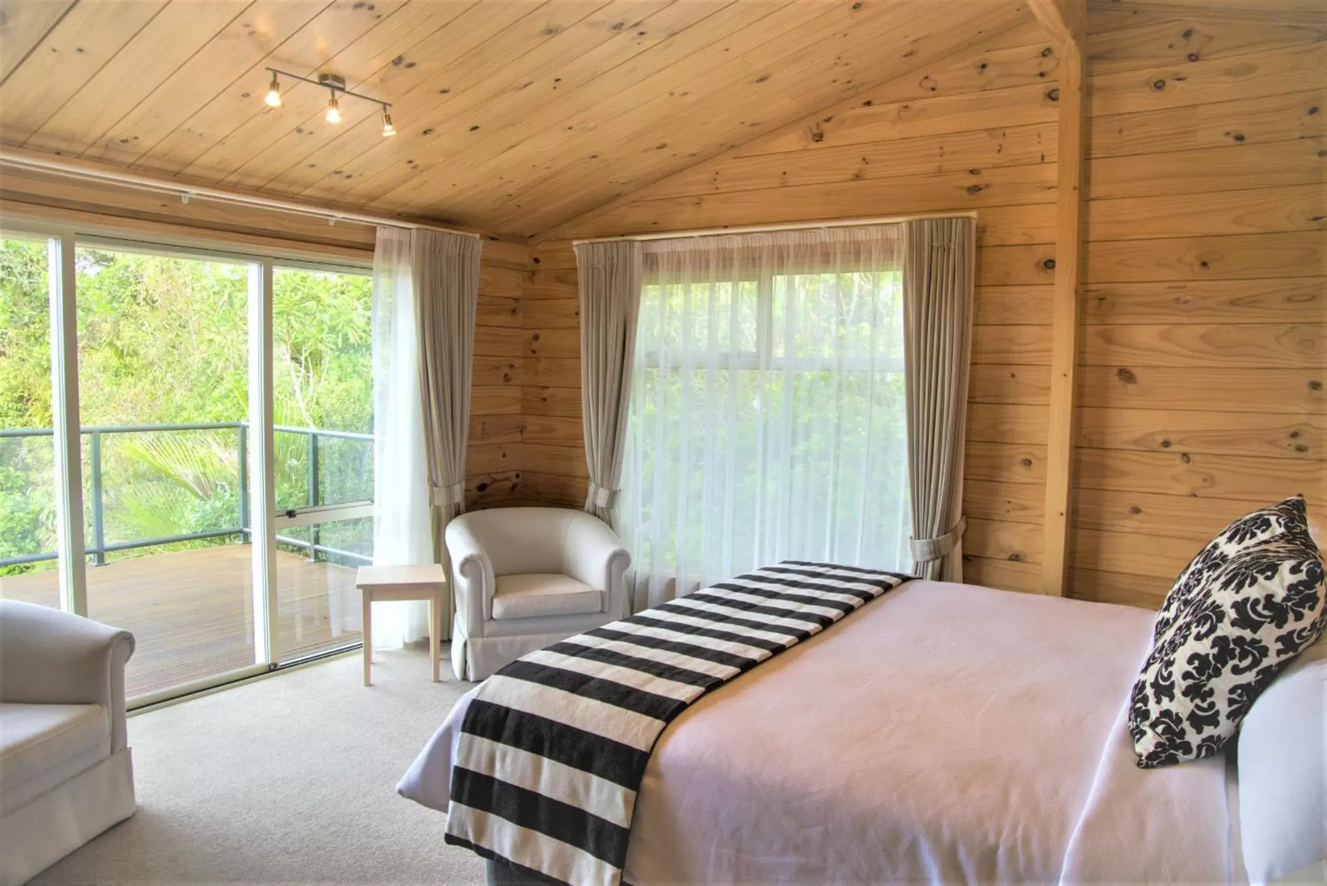 Bedroom, Bed in Waitakere Resort & Spa