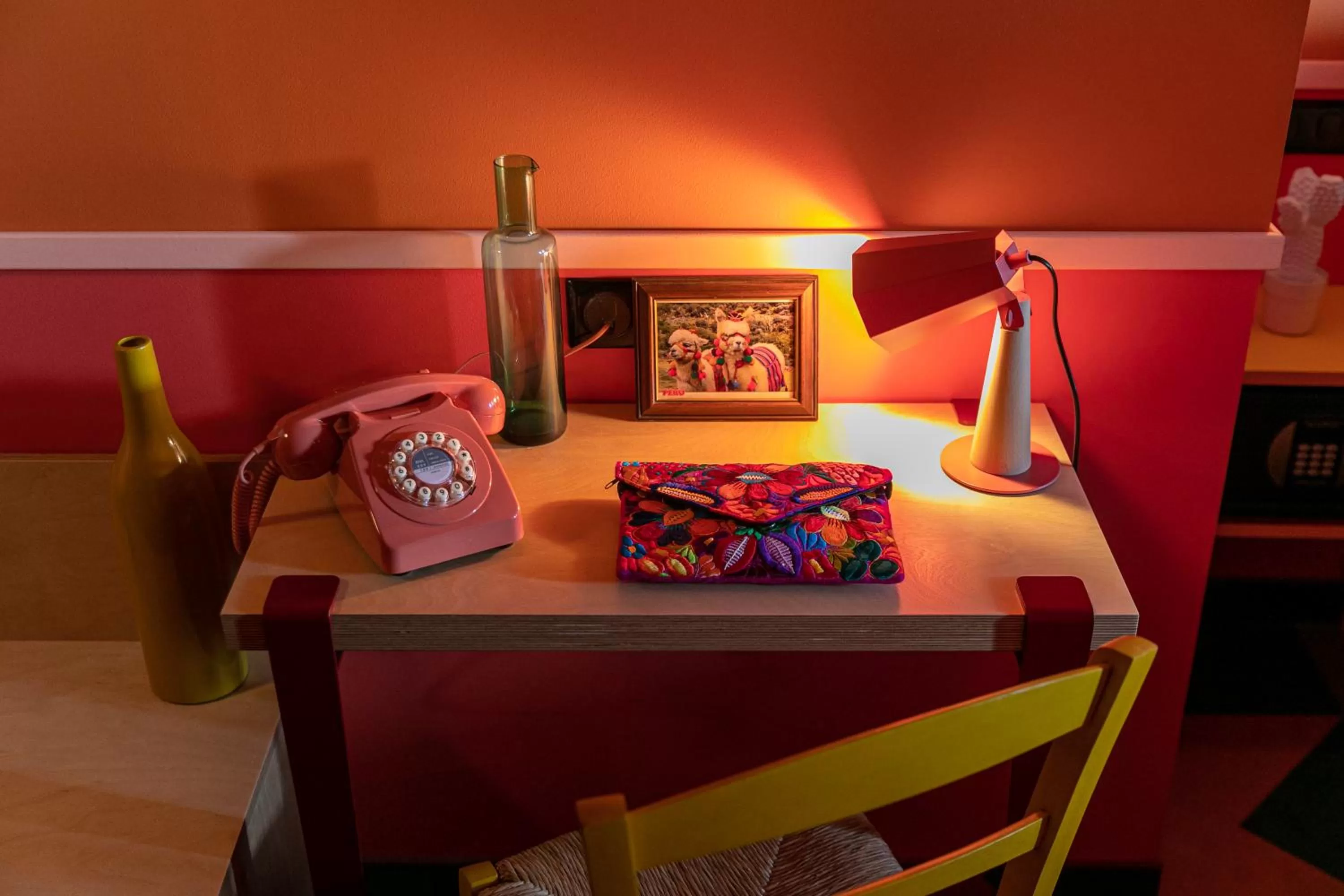 Seating area, Bed in PAUL & PIA - Welcome Home Hotel