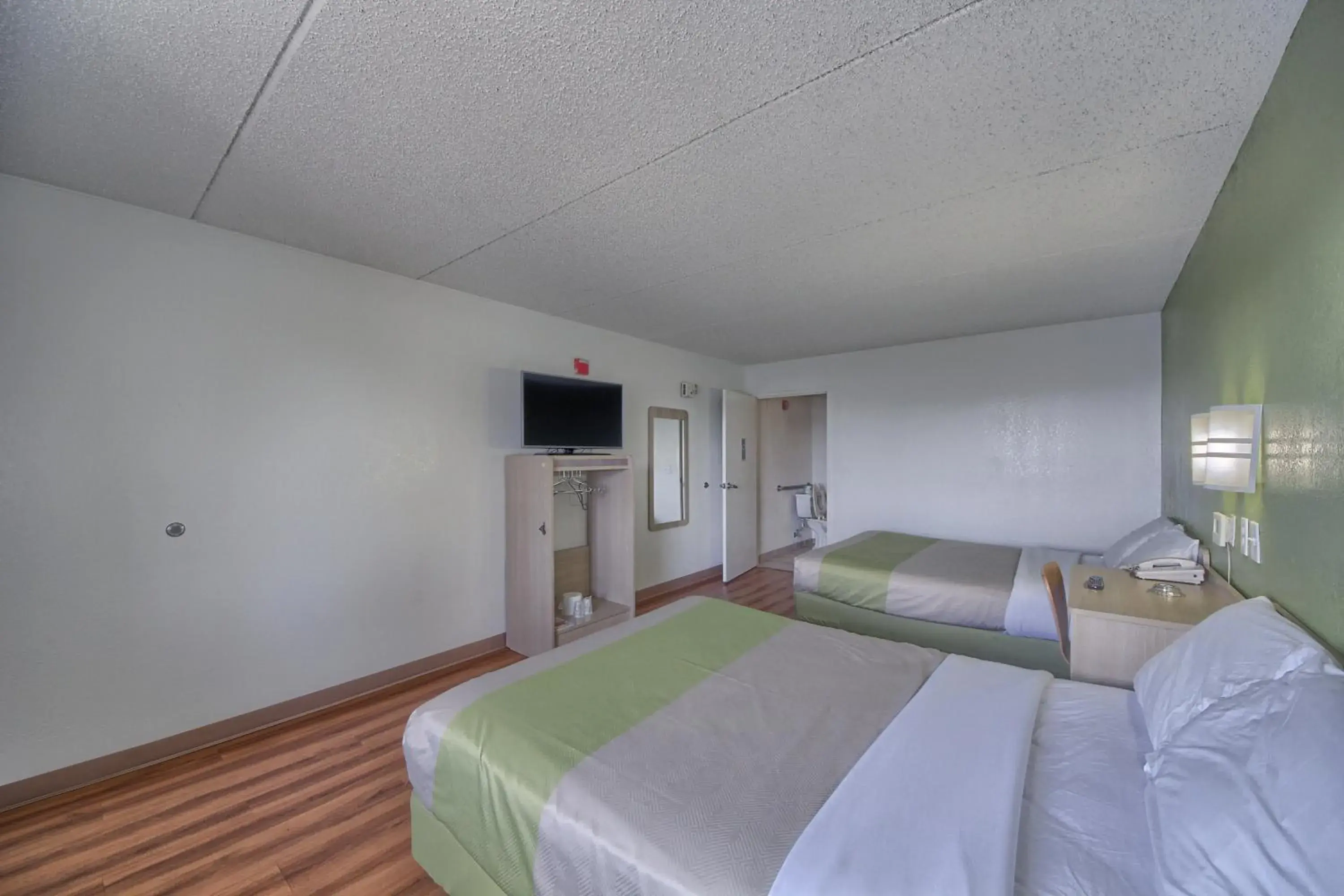 Bedroom, Bed in Motel 6-San Antonio, TX - Northwest Medical Center