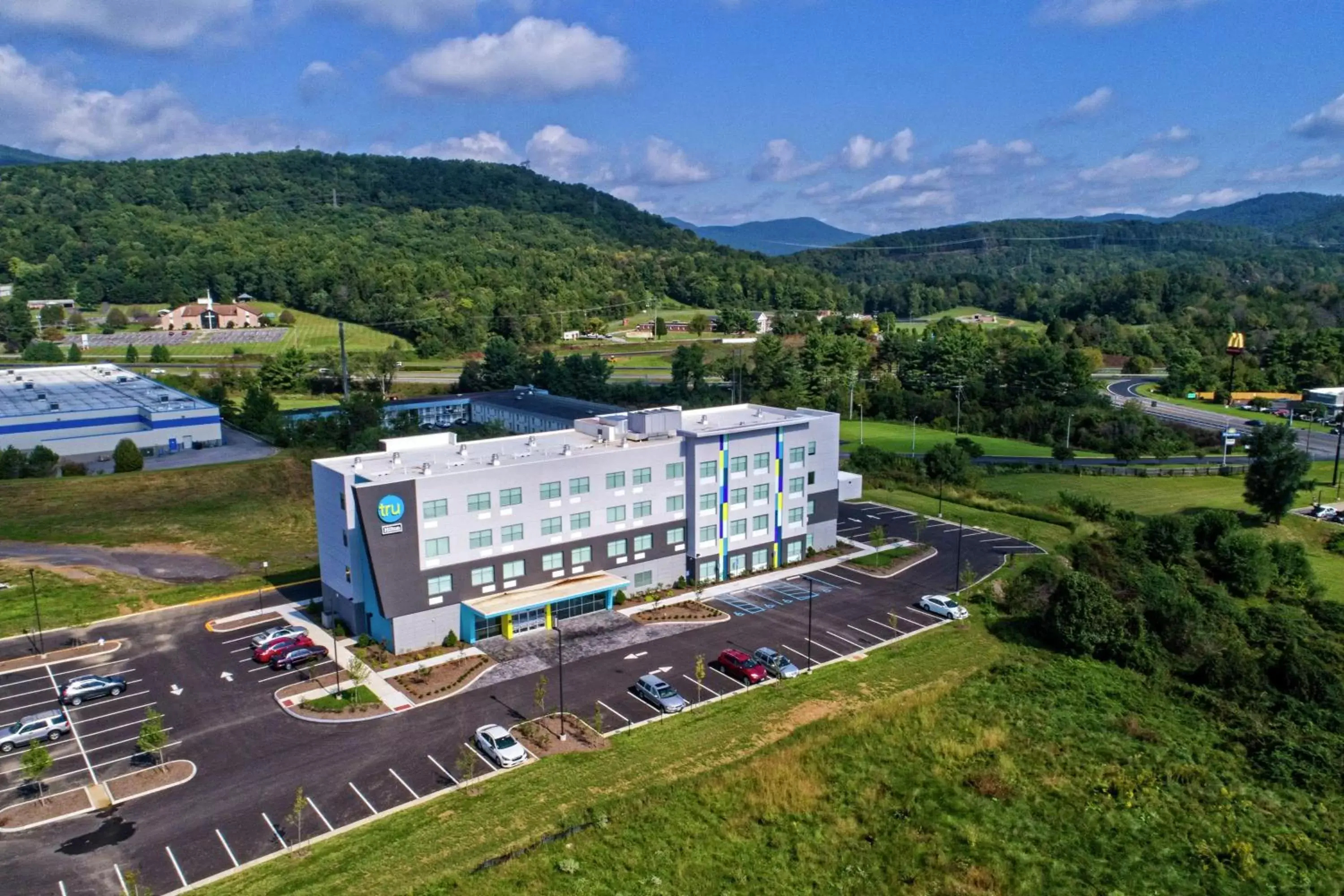 Property building, Bird's-eye View in Tru By Hilton Roanoke Hollins