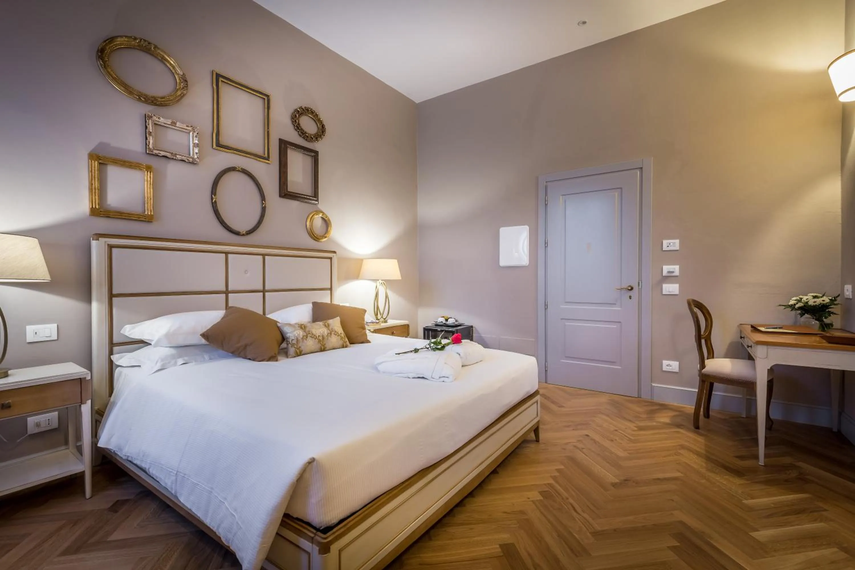 Bedroom, Bed in Palazzo Ridolfi - Residenza d'Epoca