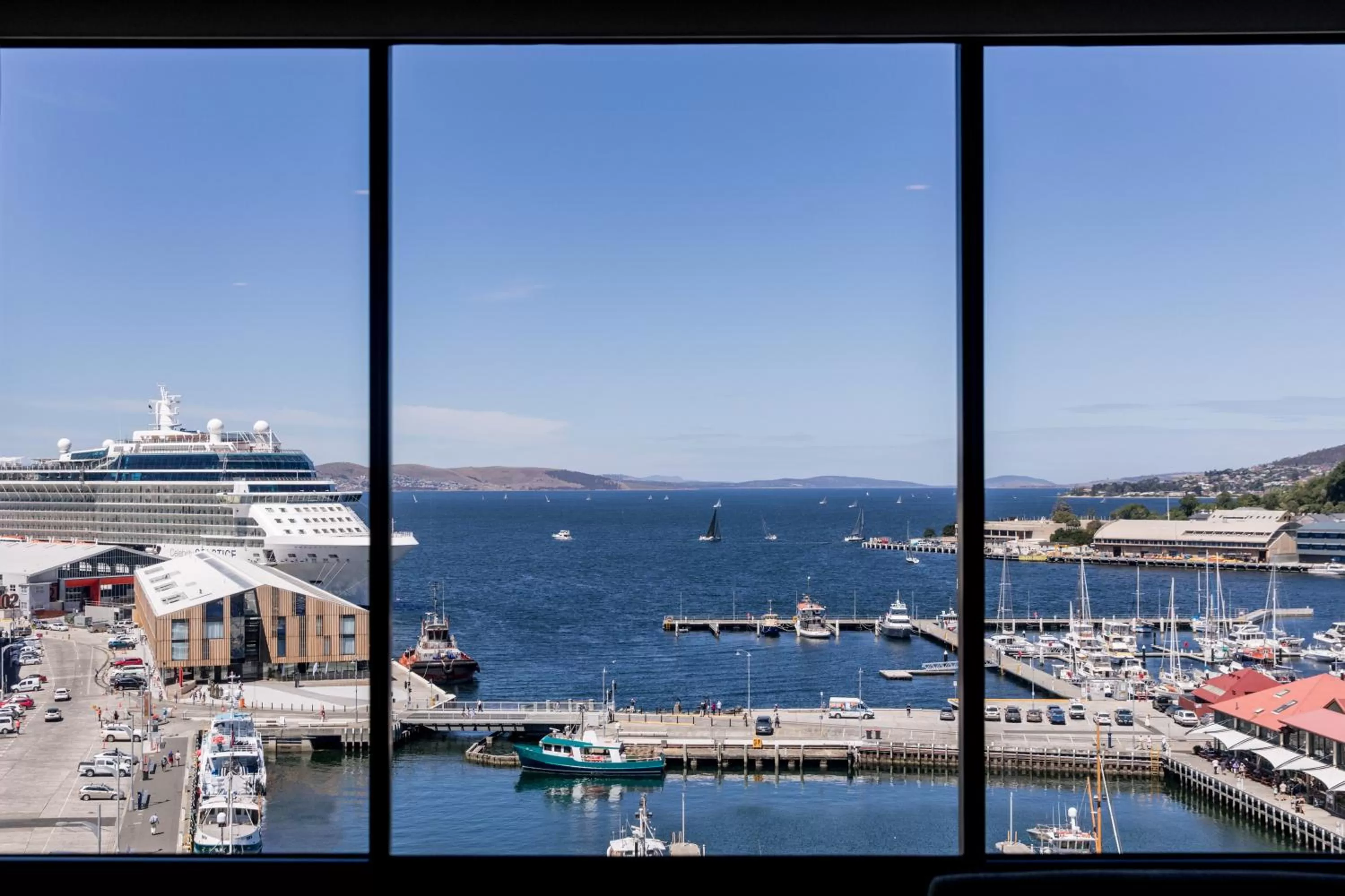 River view in Hotel Grand Chancellor Hobart