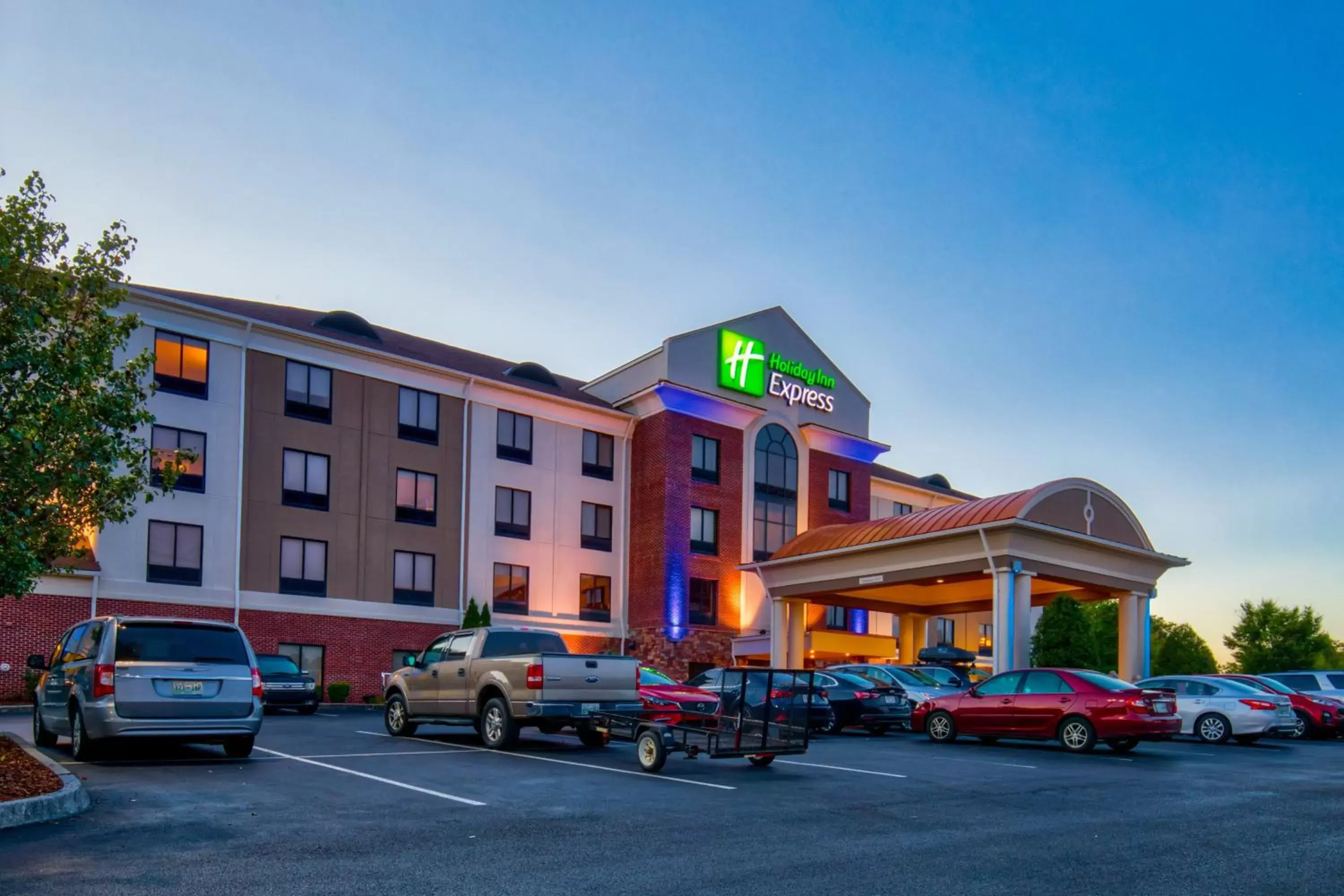 Property Building in Holiday Inn Express Johnson City, an IHG Hotel