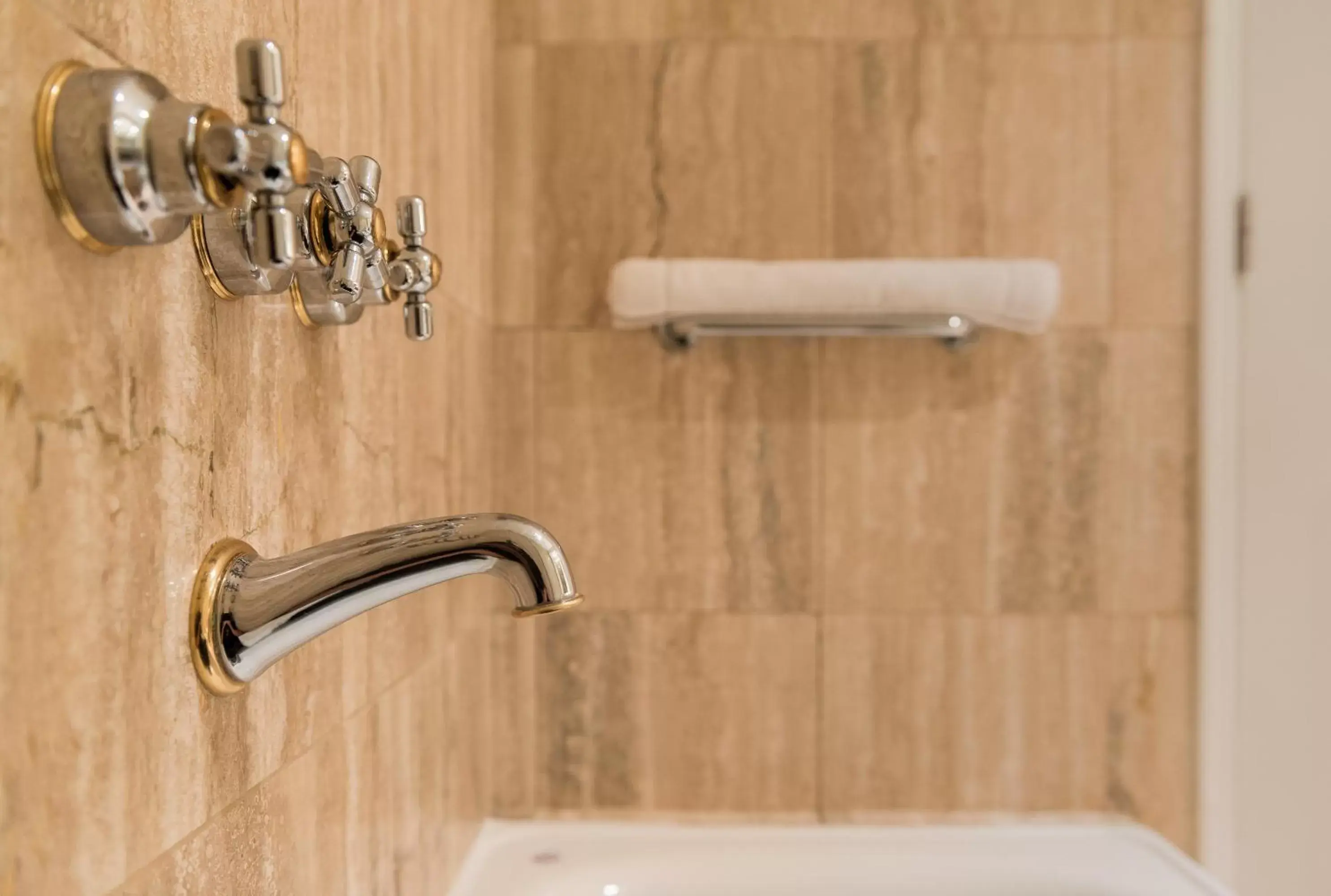 Bathroom in Loi Suites Recoleta Hotel