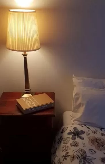 Standard Twin Room with Shared Bathroom in Mundaring Weir Hotel