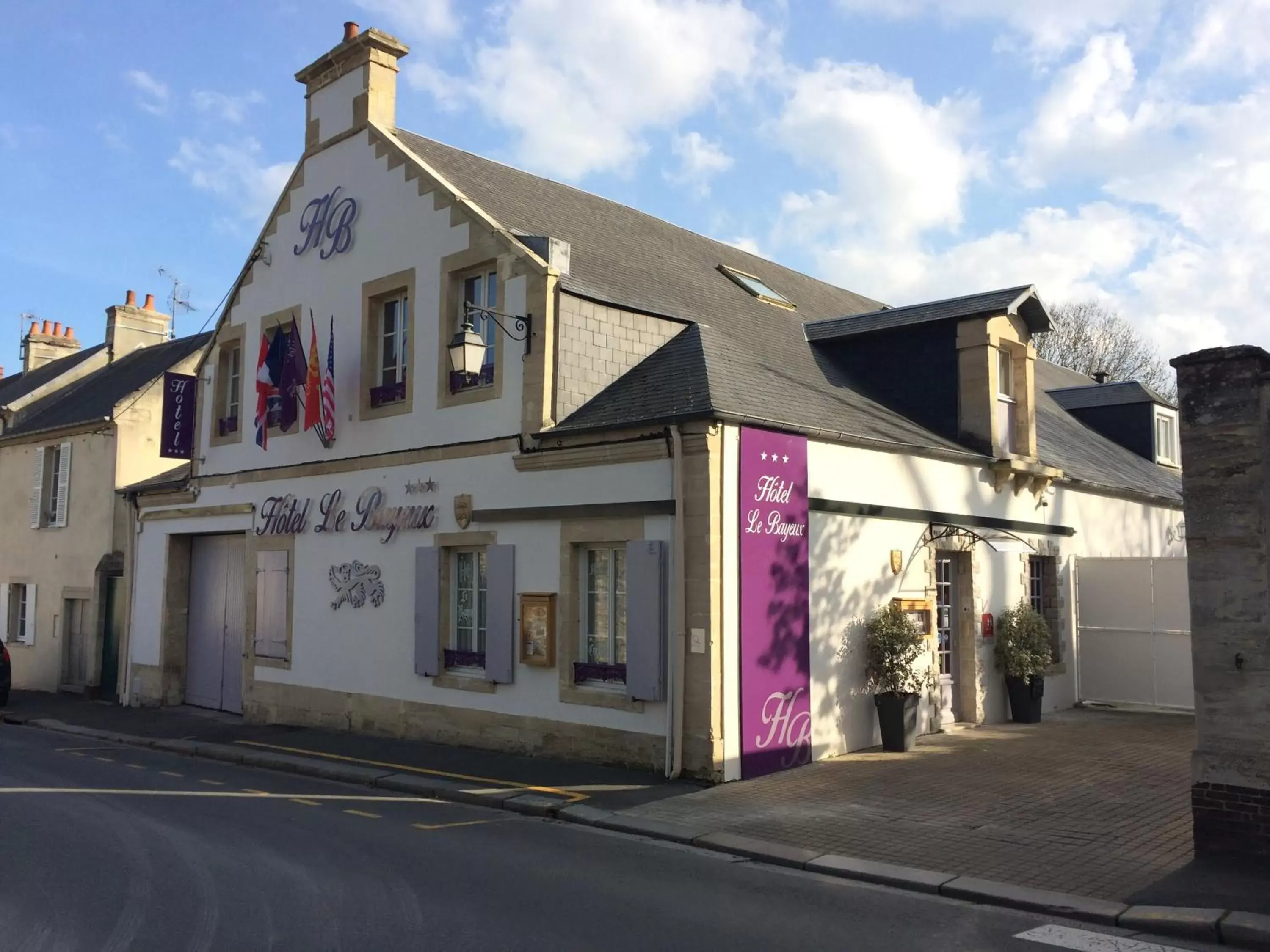 Facade/entrance, Property Building in Hôtel Le Bayeux