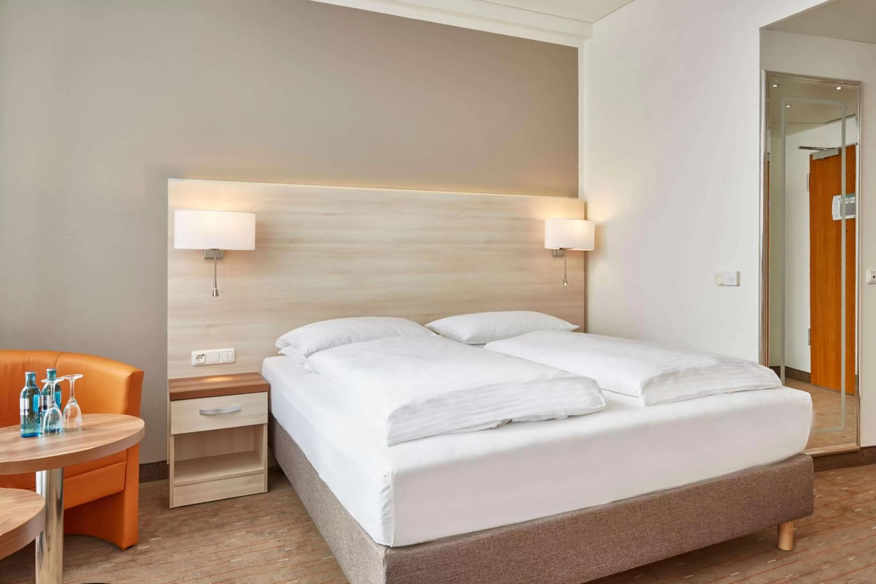 Photo of the whole room, Bed in H+ Hotel Berlin Mitte