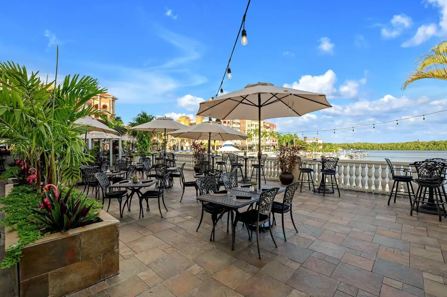 Patio, Restaurant/Places to Eat in Bayfront Inn 5th Avenue