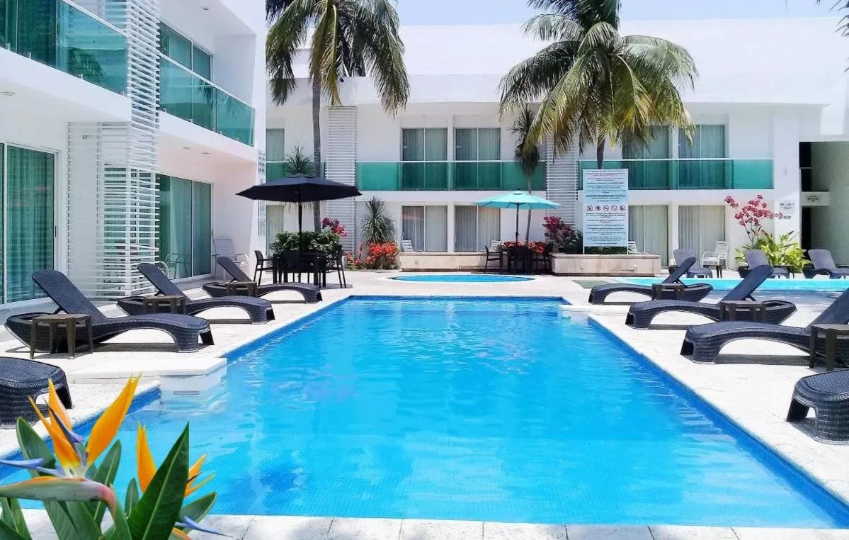 Swimming pool in Hotel Los Cocos Chetumal
