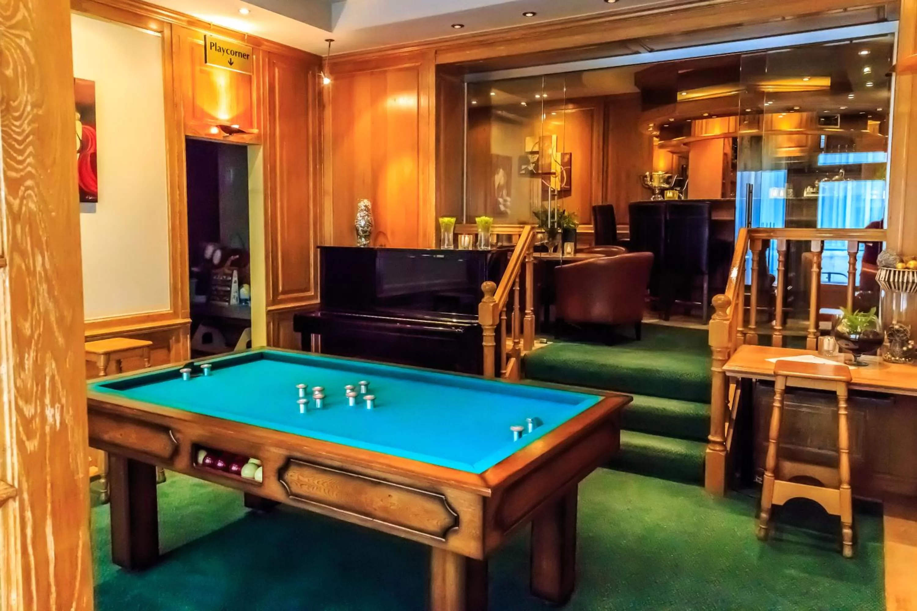 Billiard in Hotel Pacific