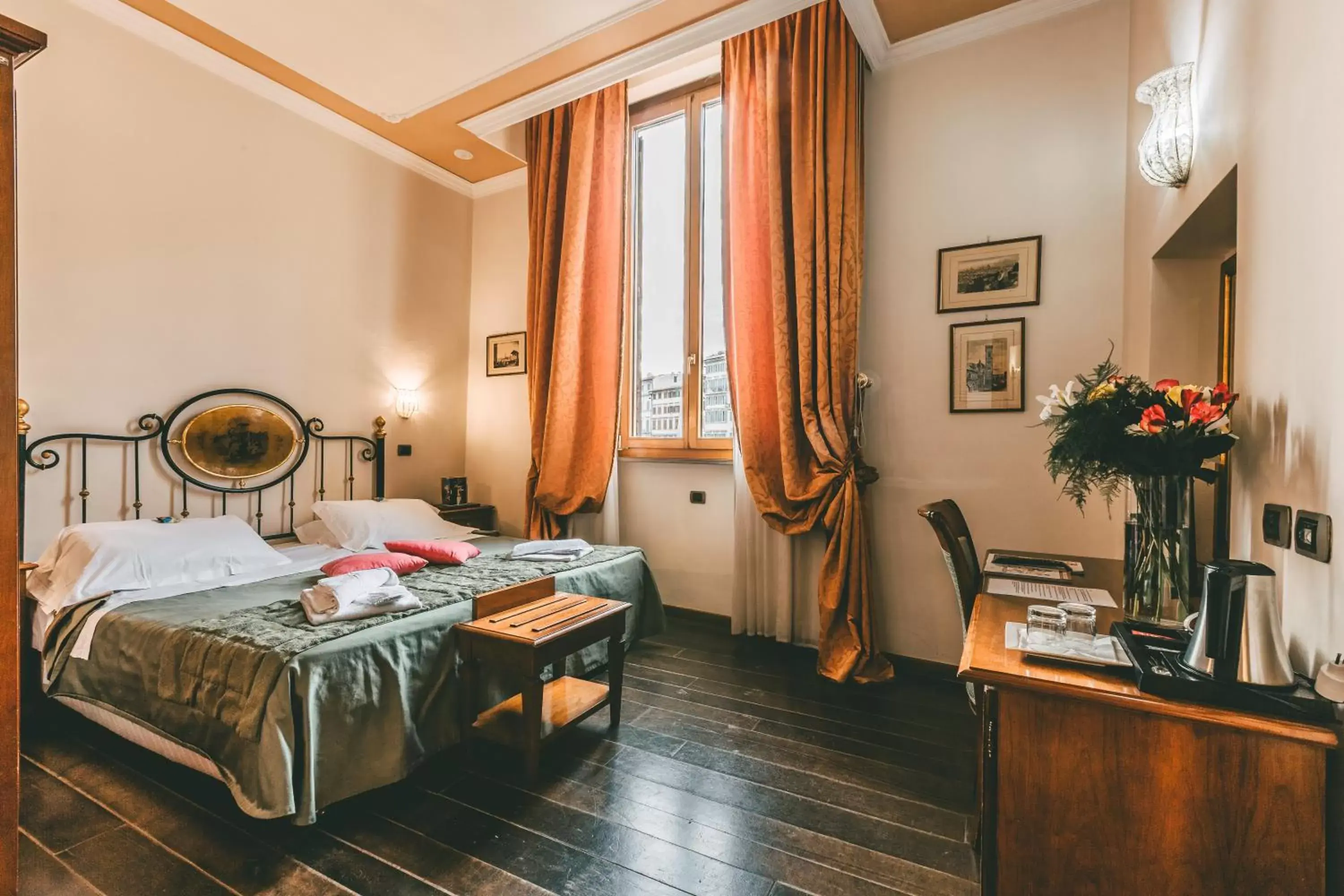 Bed in Domus Florentiae Hotel