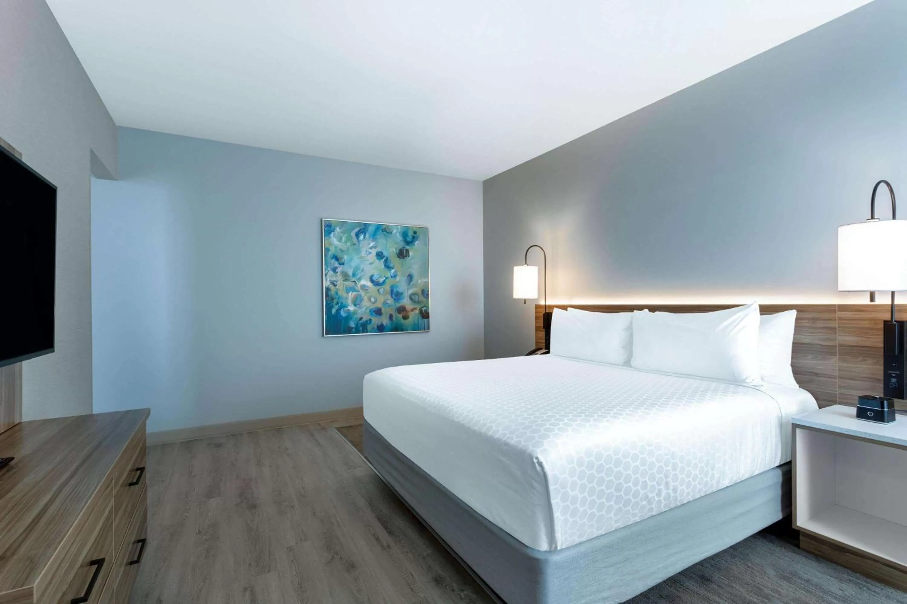 Photo of the whole room, Bed in Wyndham Garden Miami International Airport