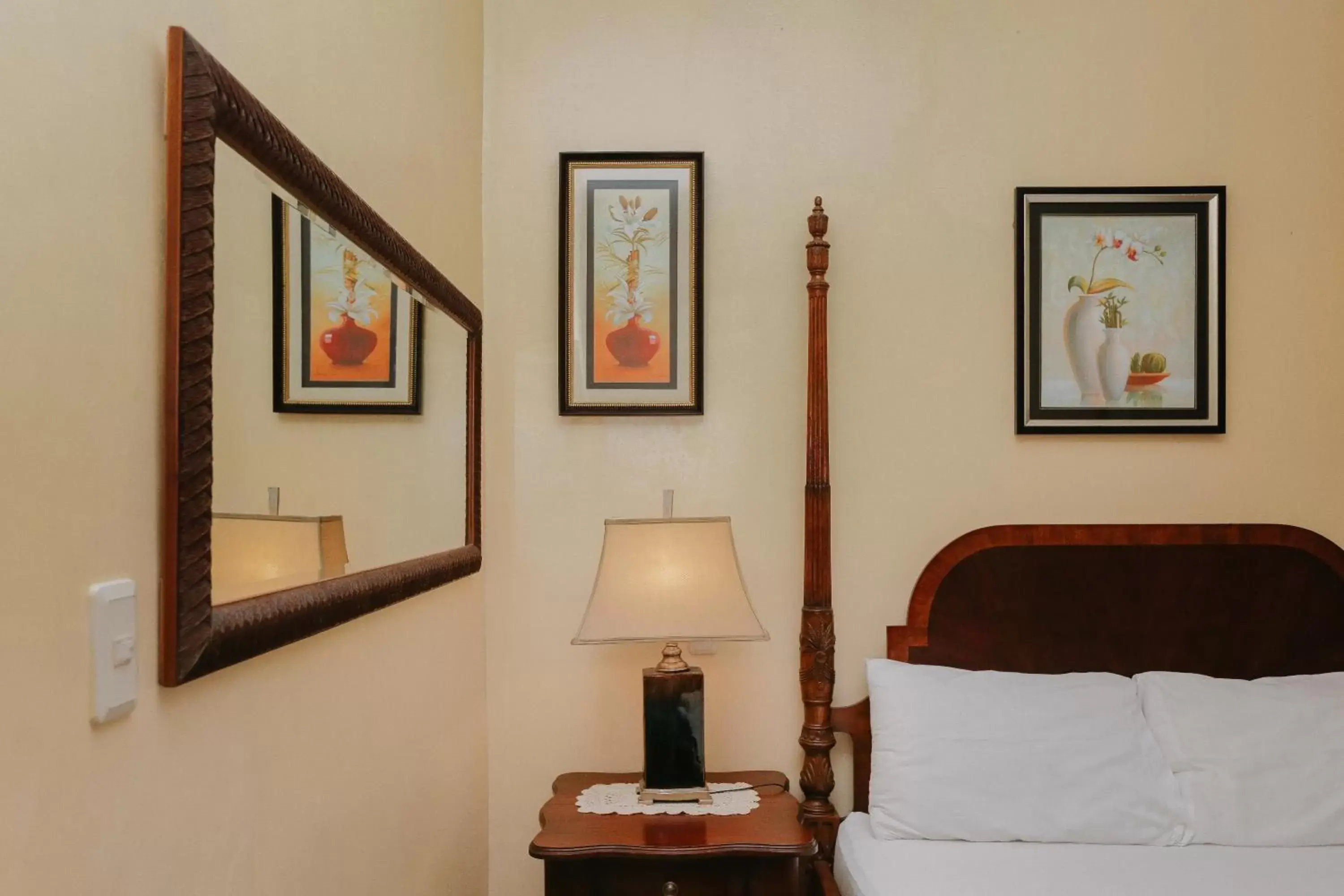 Bedroom, Bed in Turtle Bay Dive Resort