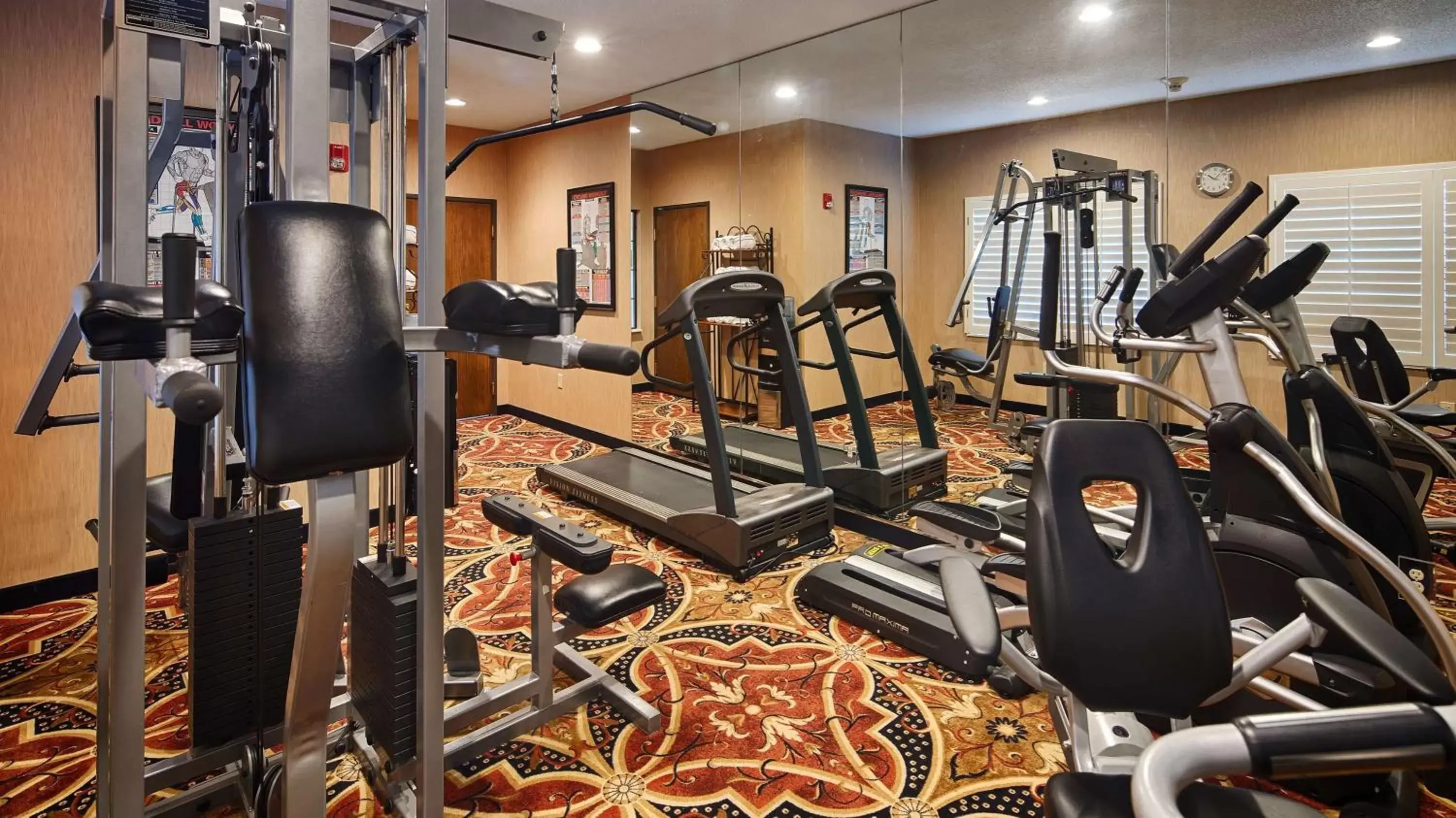 Fitness centre/facilities, Fitness Center/Facilities in Best Western Plus Southpark Inn & Suites