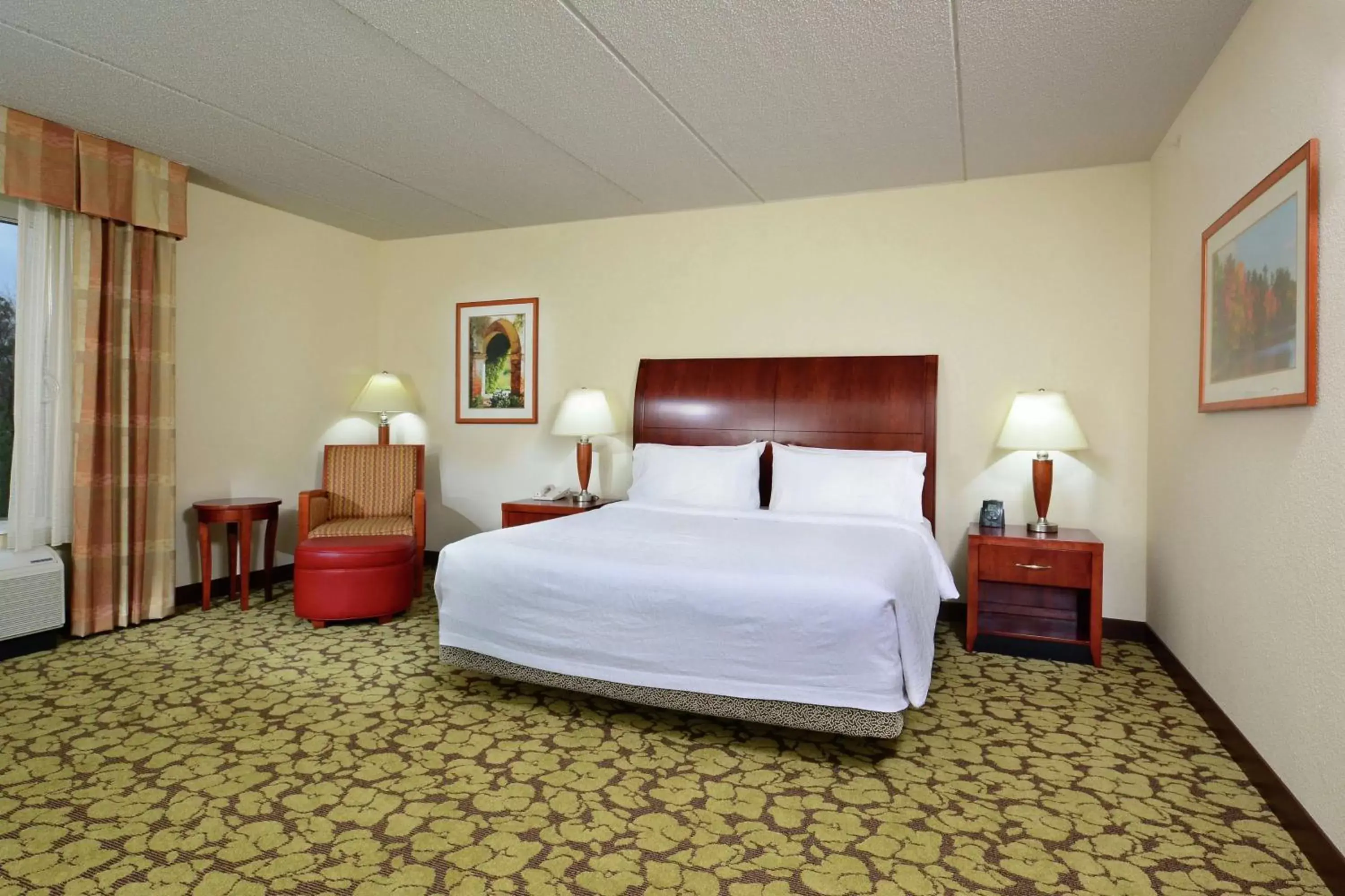 Bed in Hilton Garden Inn Raleigh Capital Blvd I-540