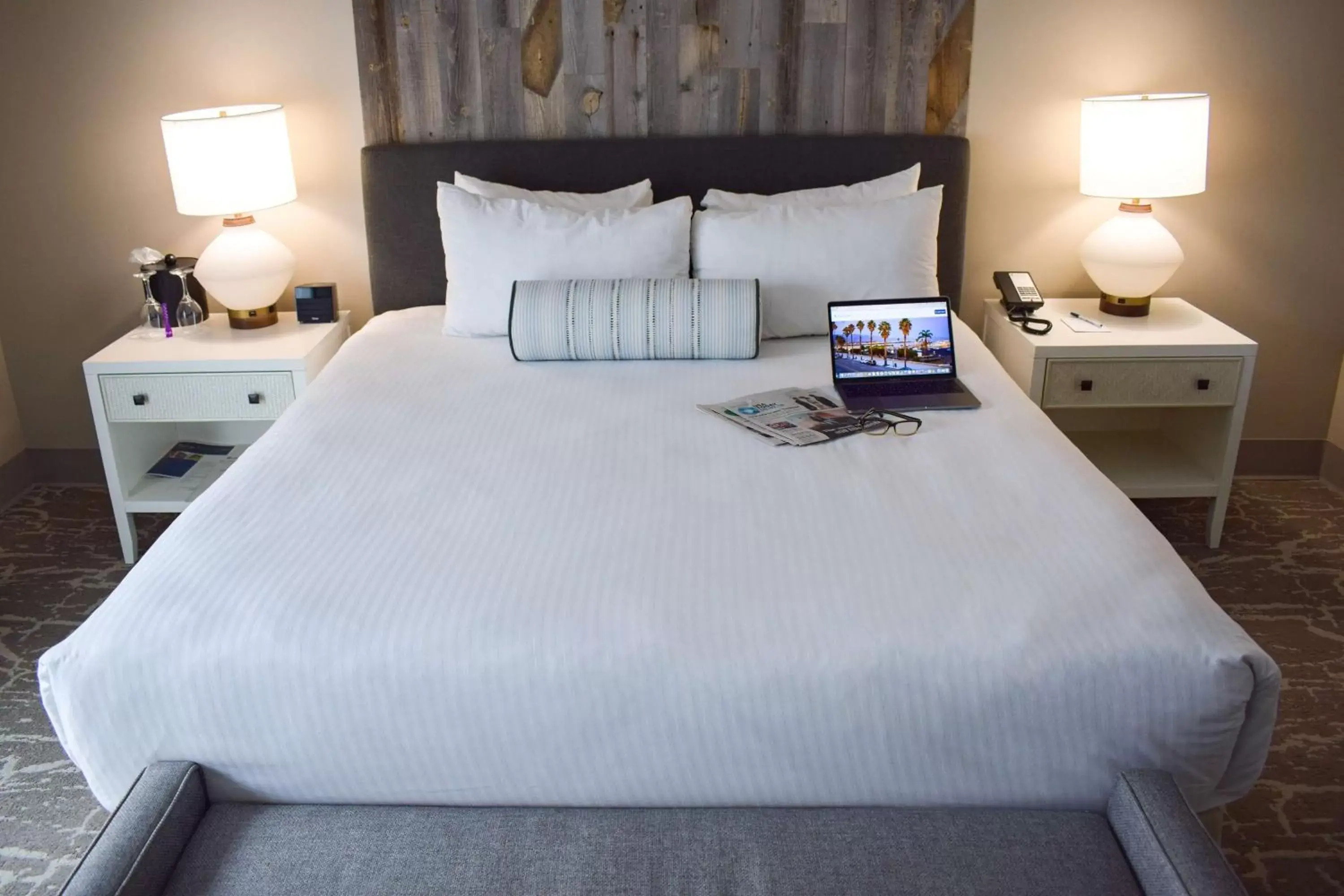 Photo of the whole room, Bed in Beachside Inn