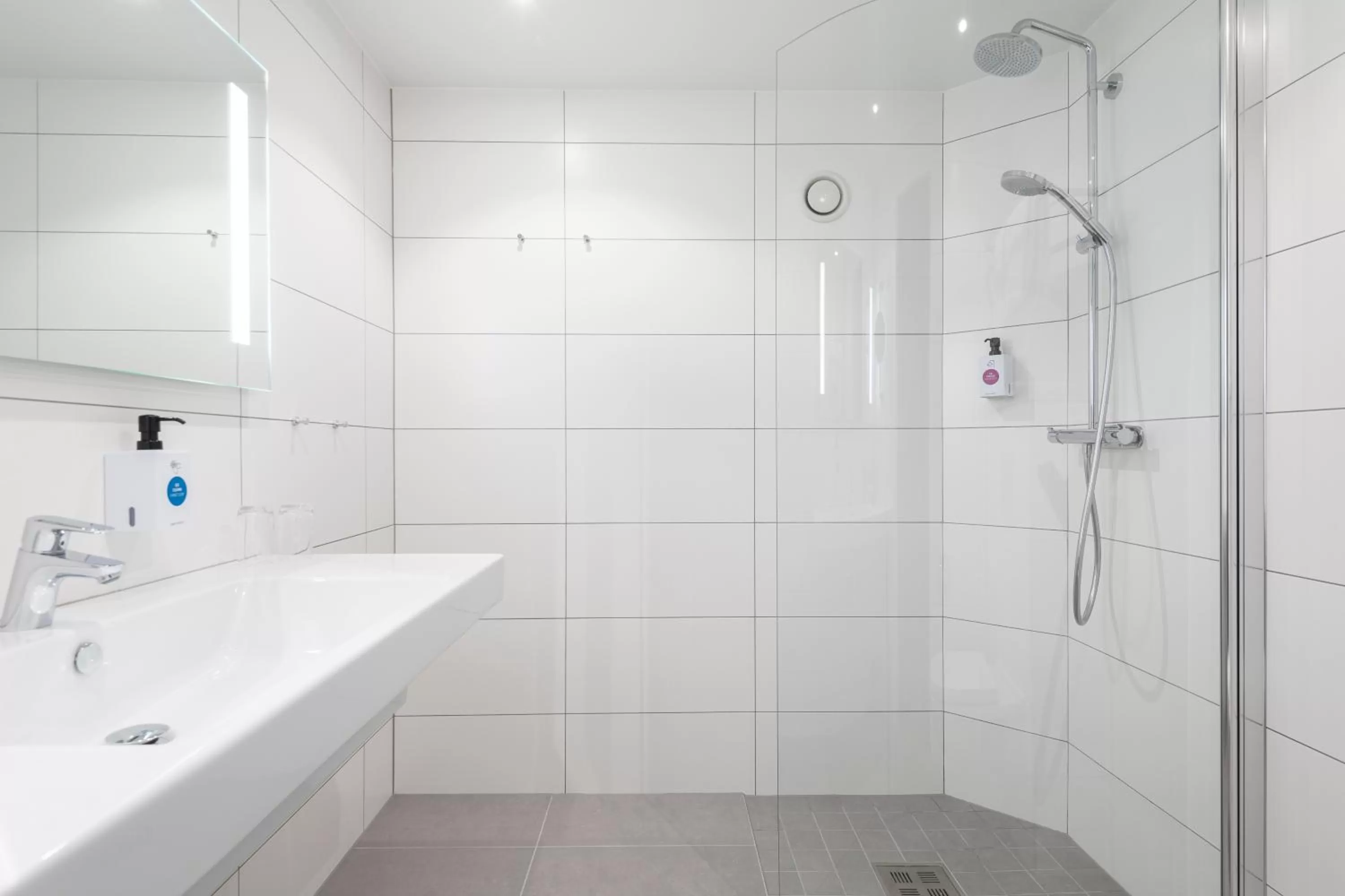 Bathroom in Quality Hotel Royal Corner