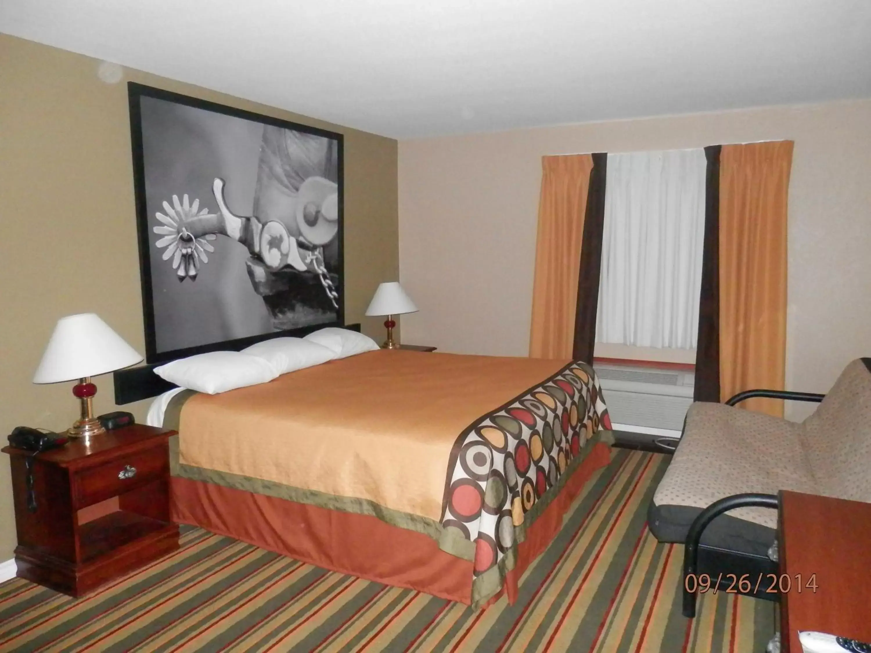 Photo of the whole room, Bed in Super 8 by Wyndham Childress