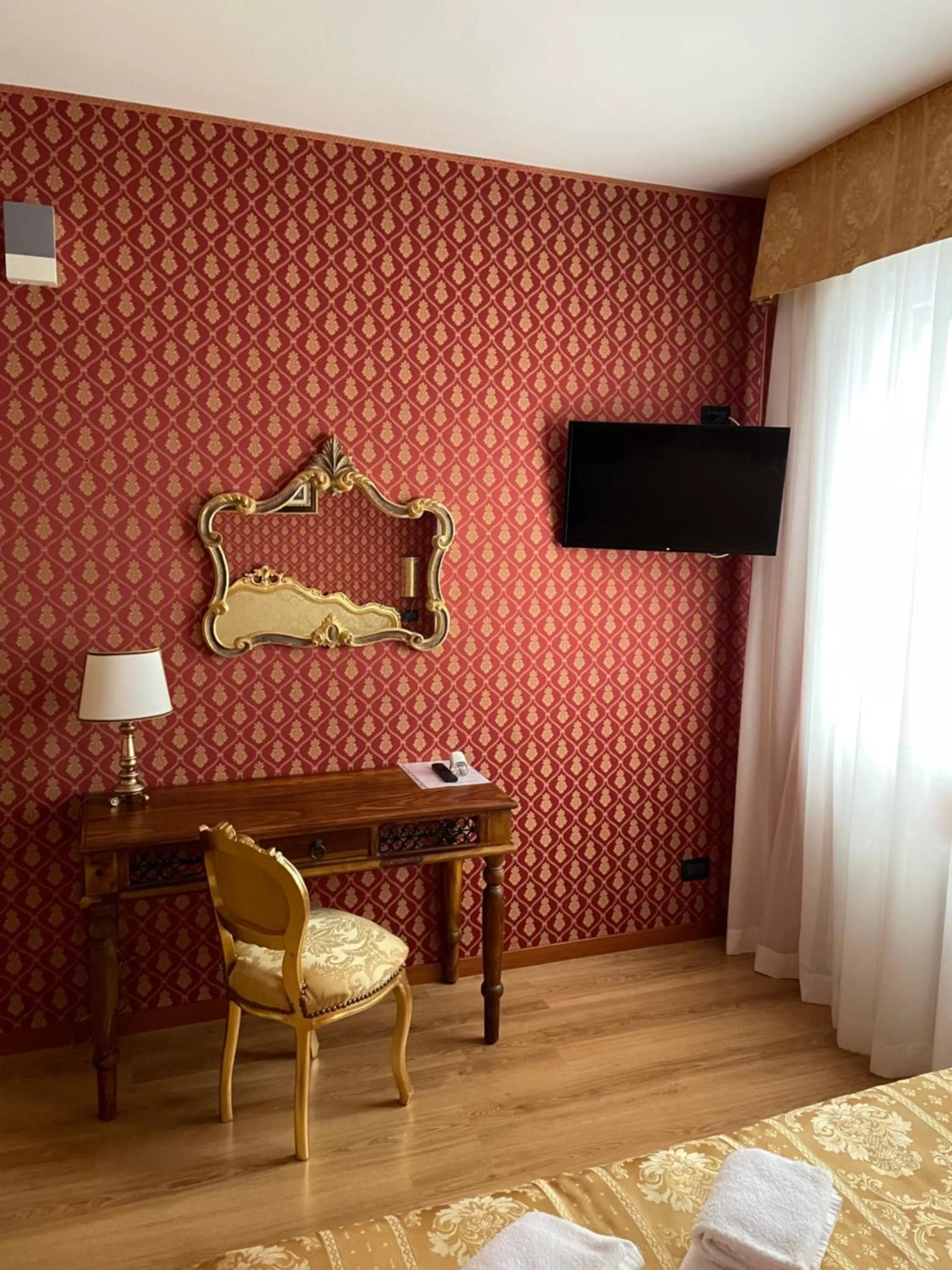 TV and multimedia, Bed in Hotel Apostoli Garden