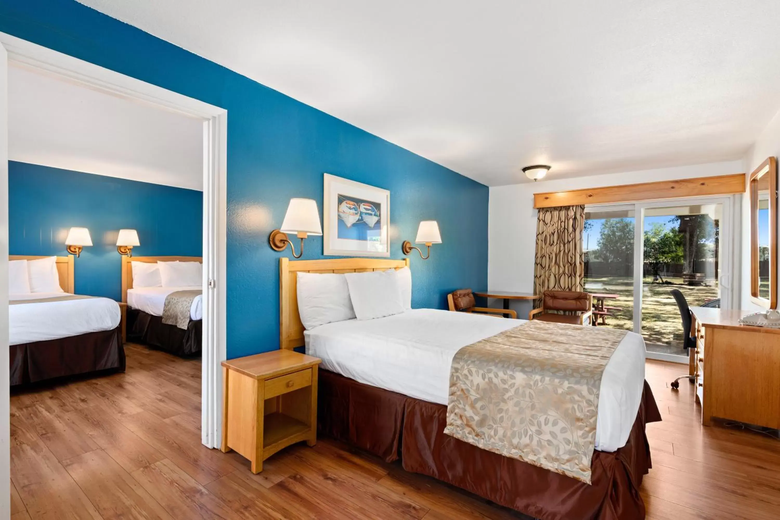 Photo of the whole room, Bed in Skylark Shores Resort