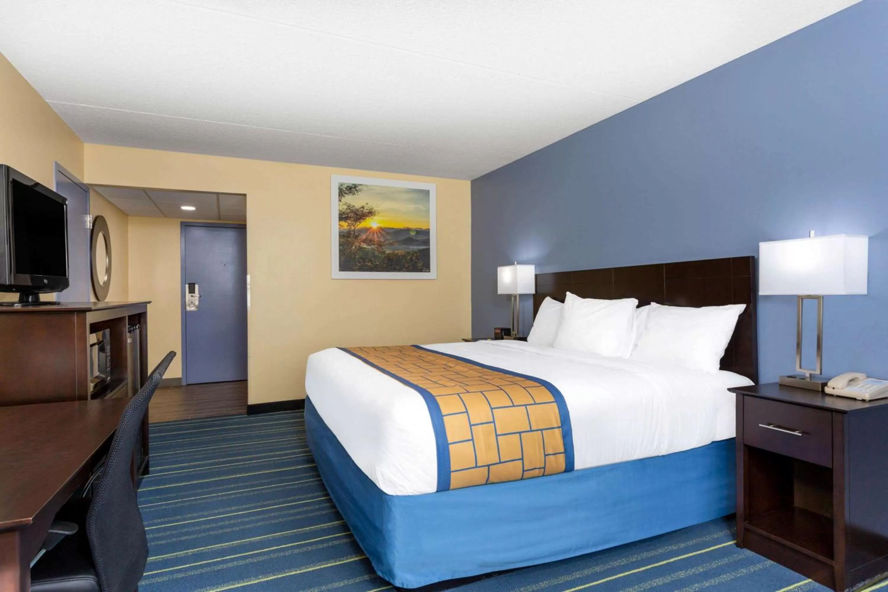 Photo of the whole room, Bed in Days Inn by Wyndham Augusta