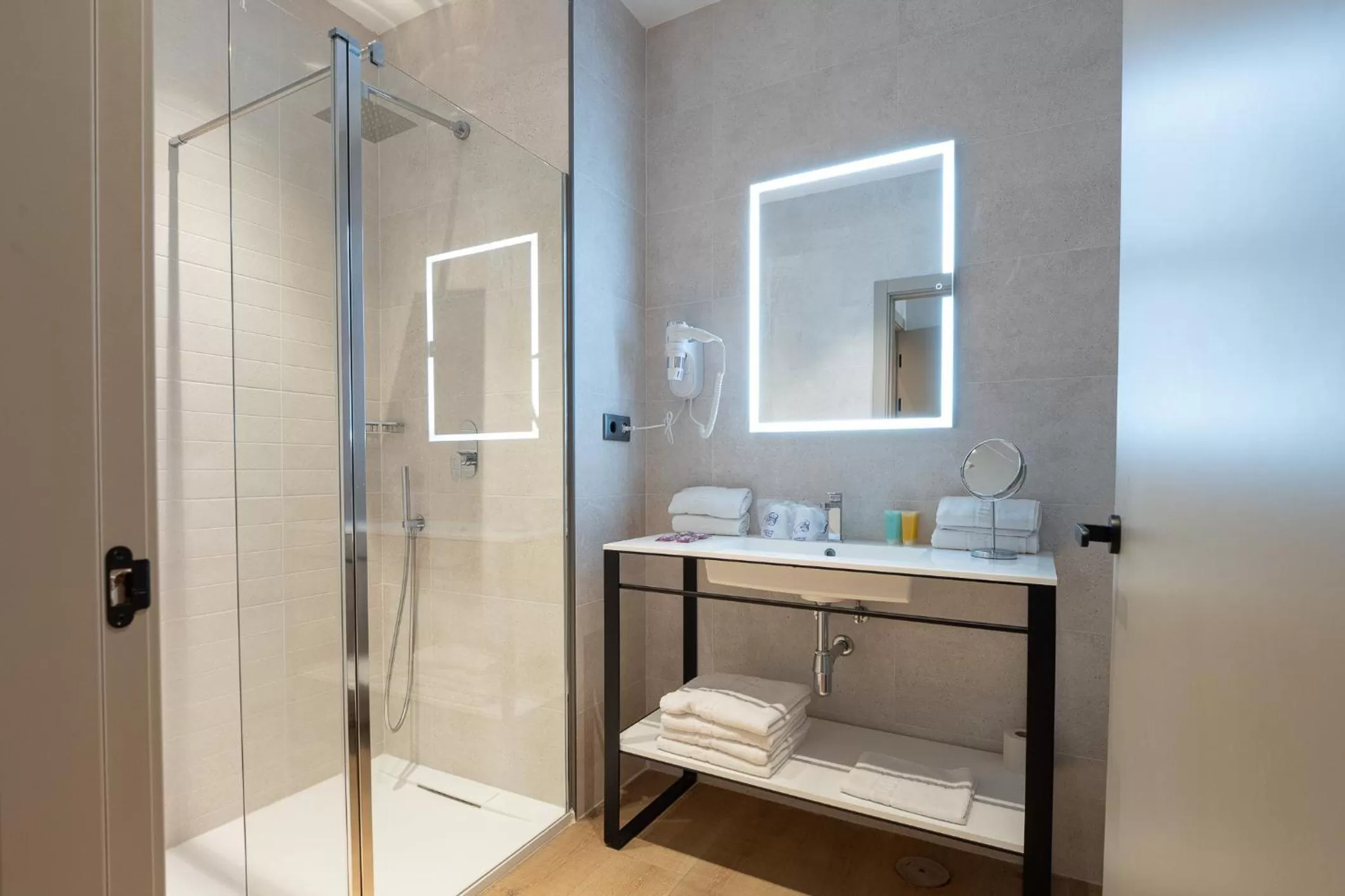 Bathroom in Hotel Aldama