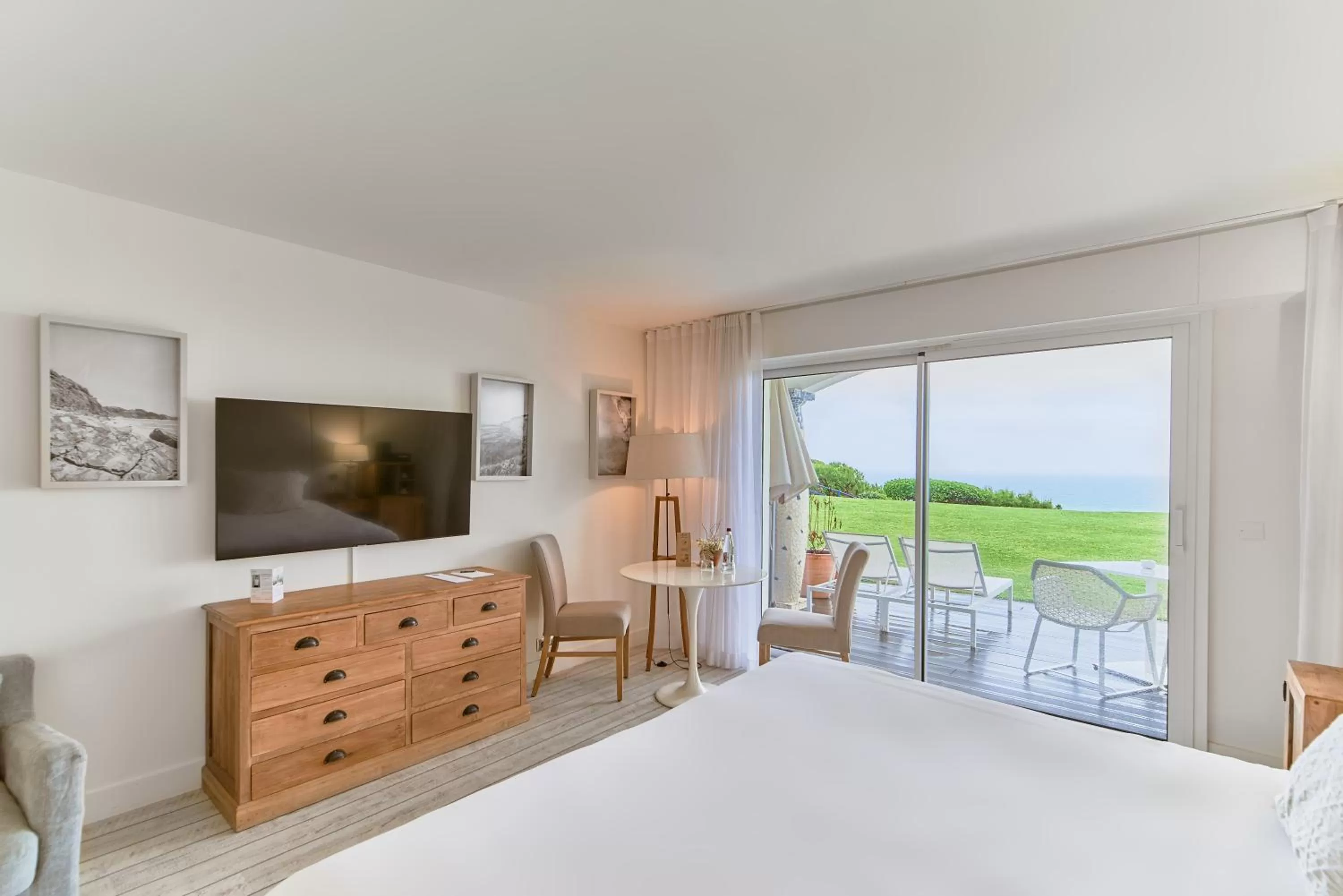 Photo of the whole room, Bed in Villa L'Arche