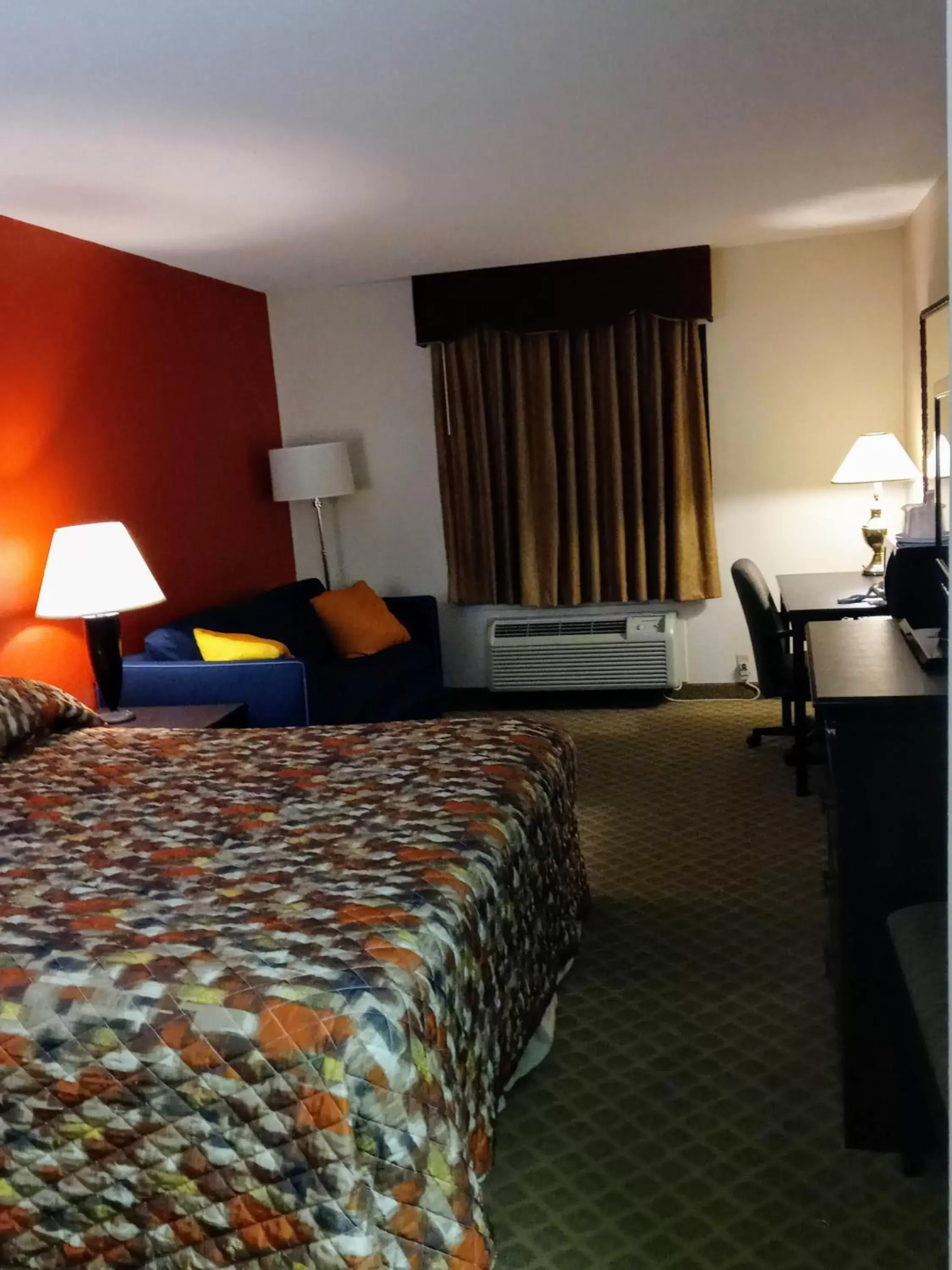 Photo of the whole room, Bed in Country Hearth Inn & Suites - Kenton