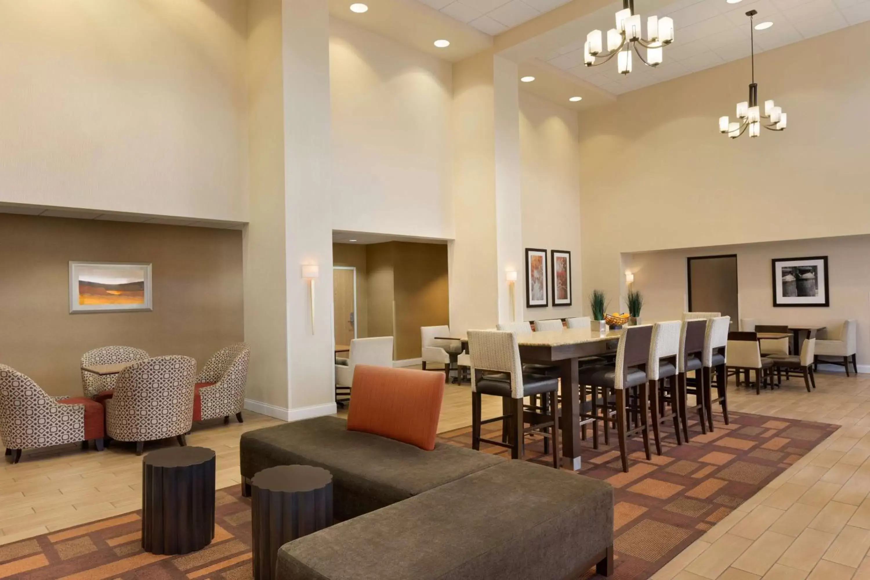 Lobby or reception, Lounge/Bar in Hampton Inn & Suites Largo