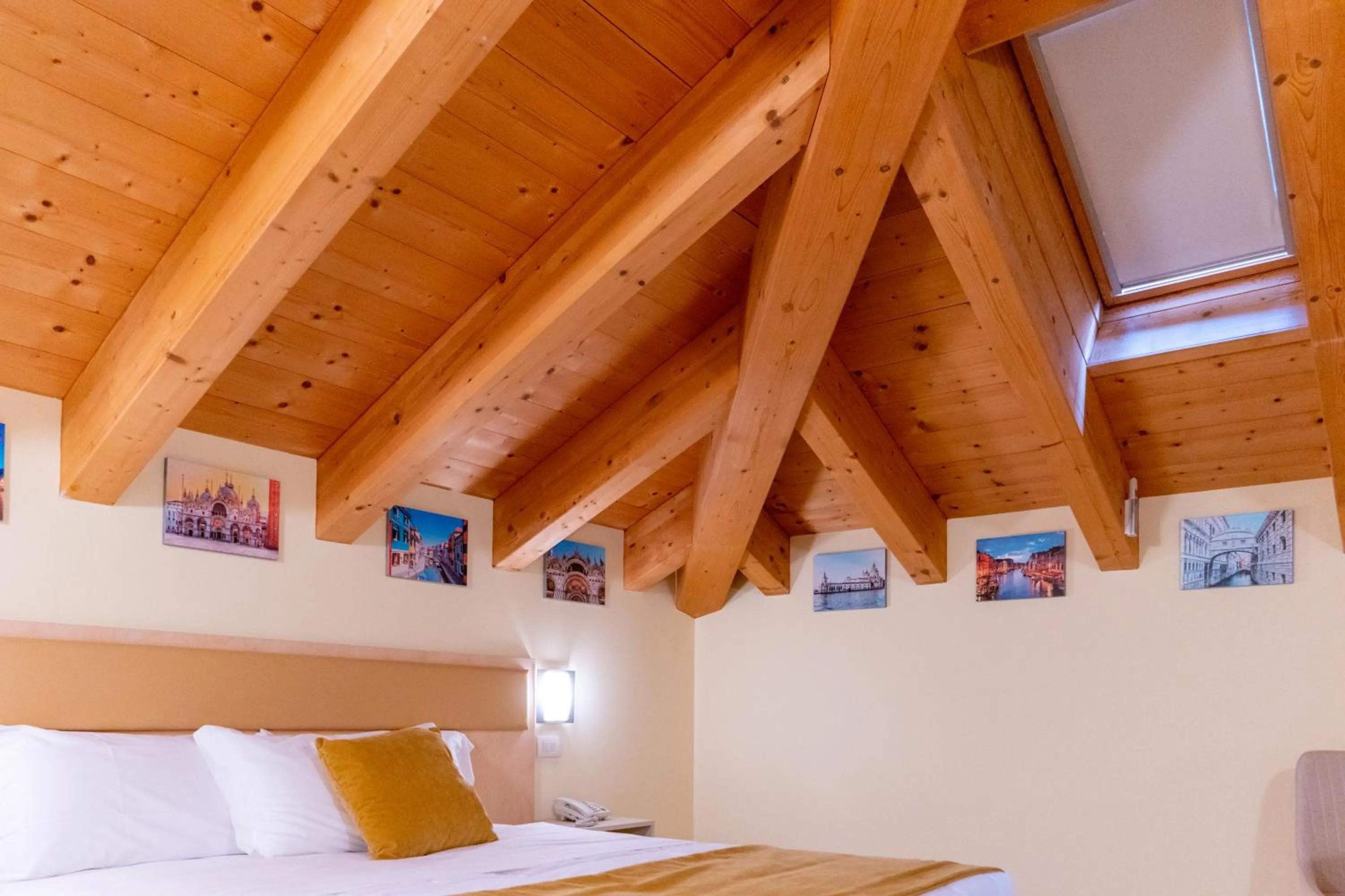 Bedroom in Hotel Autoespresso Venice - Atika & Atif