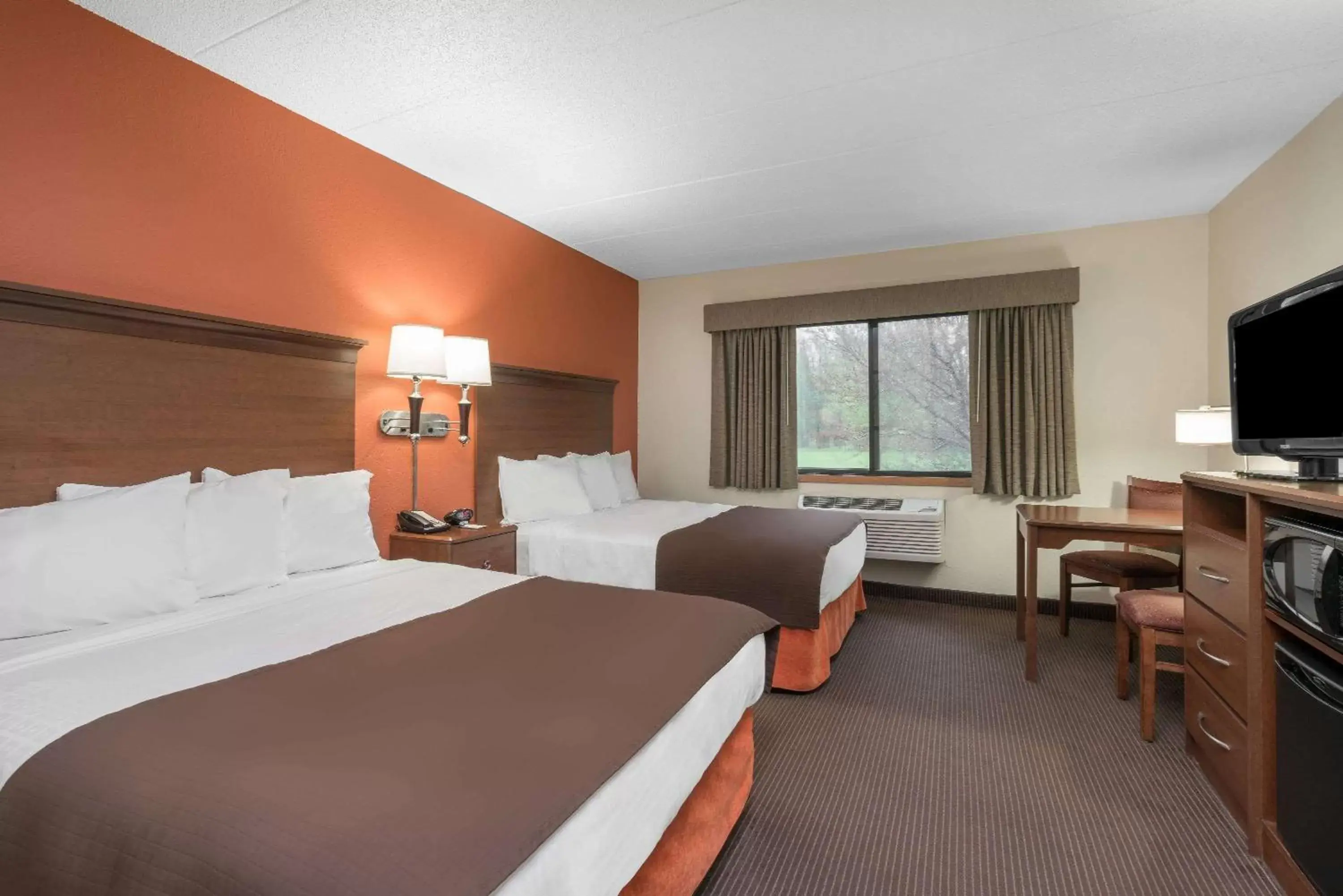 Photo of the whole room in AmericInn by Wyndham Worthington