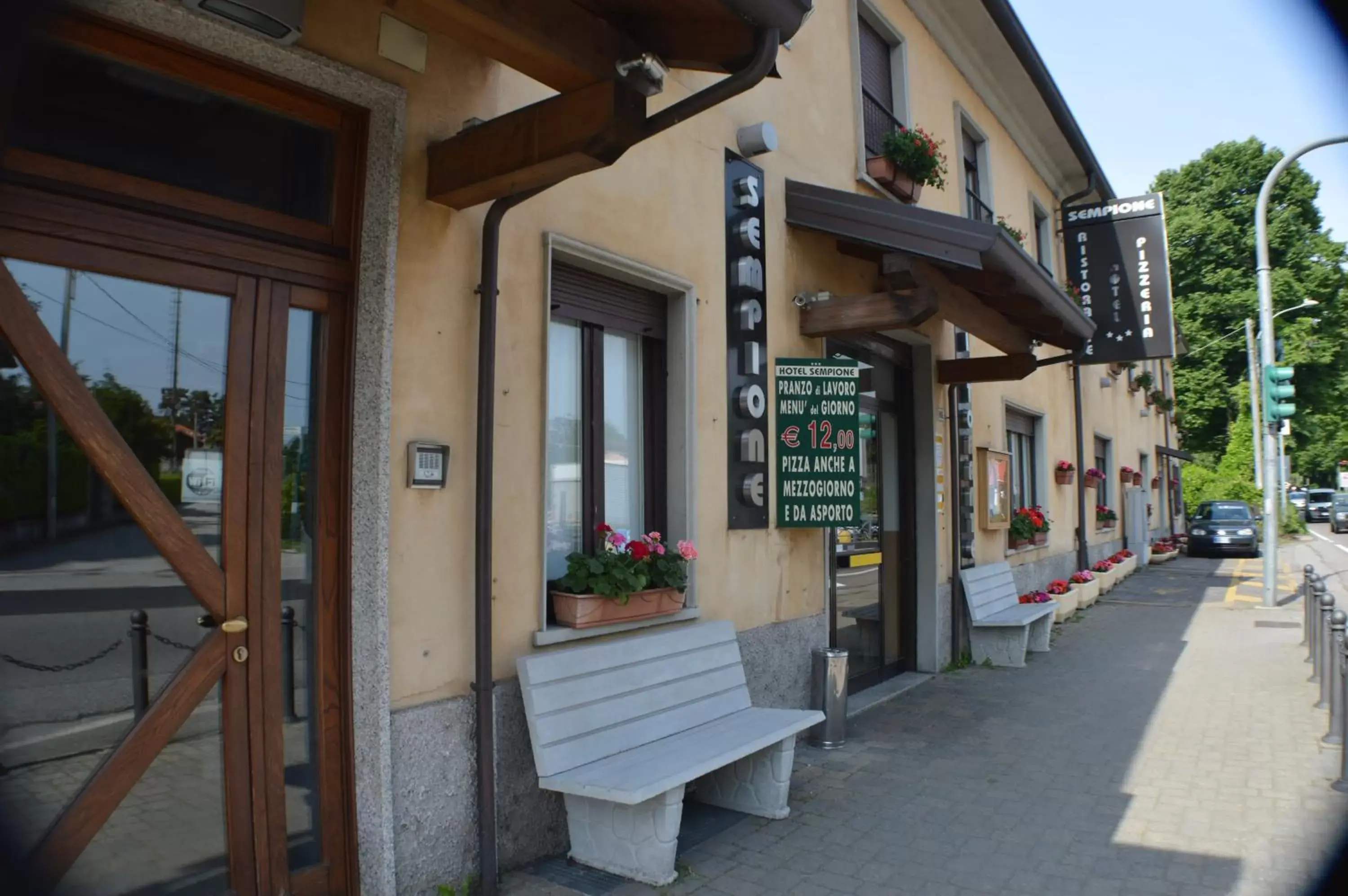 Property building, Patio/Outdoor Area in Sempione Hotel Malpensa