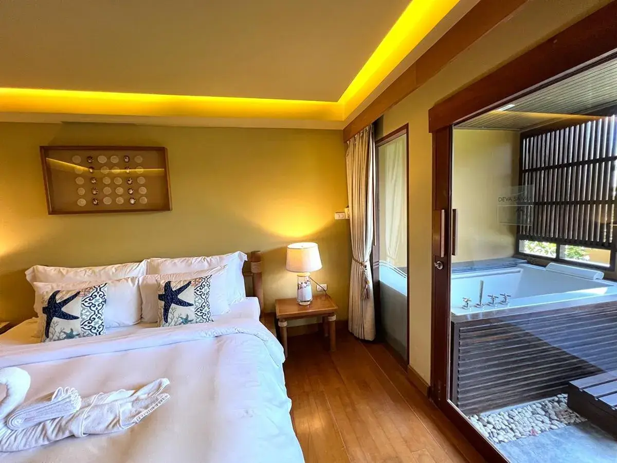 Bed in Deva Beach Resort Samui