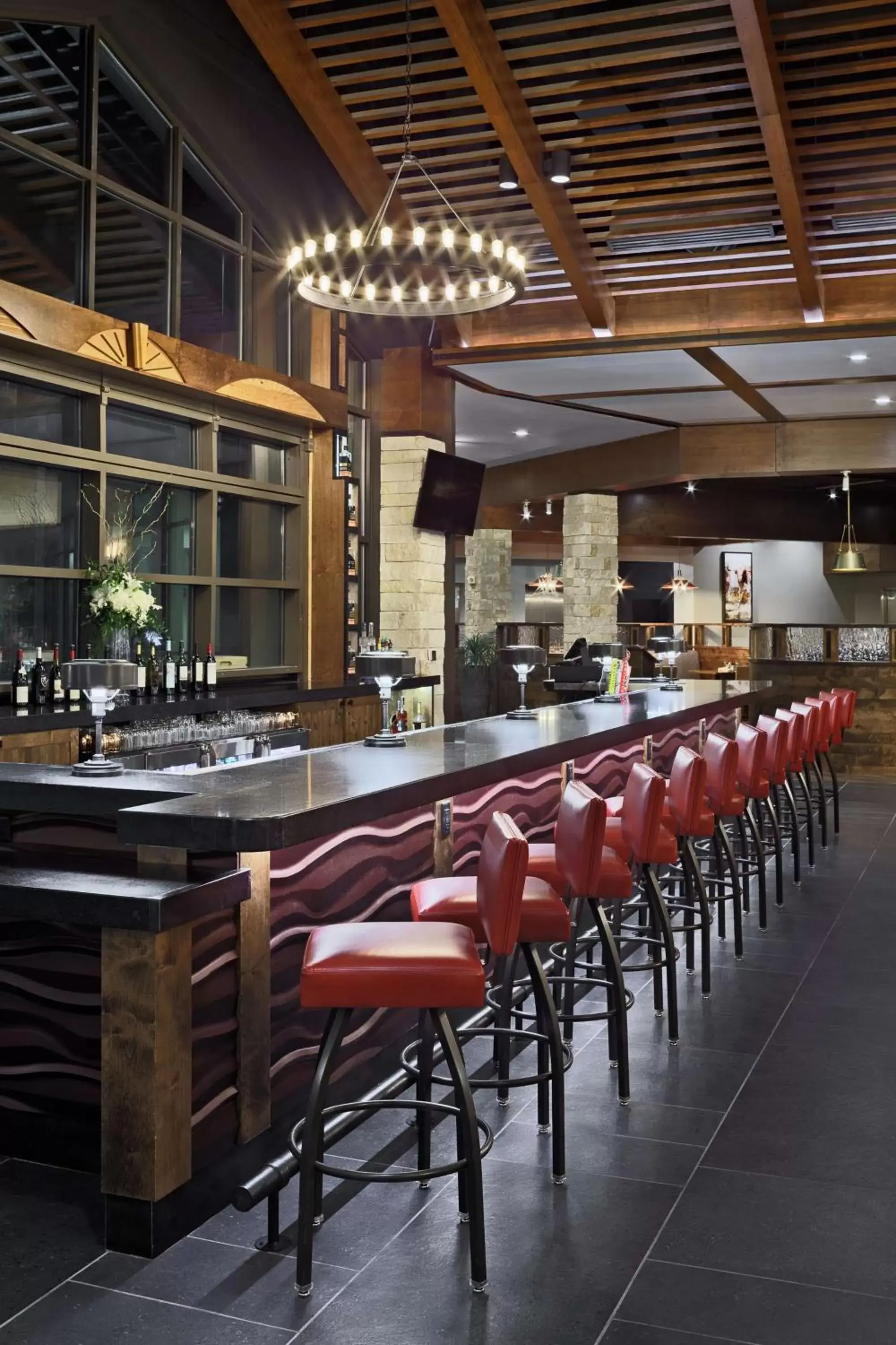 Lounge or bar, Restaurant/Places to Eat in The Bevy Hotel Boerne, A Doubletree By Hilton