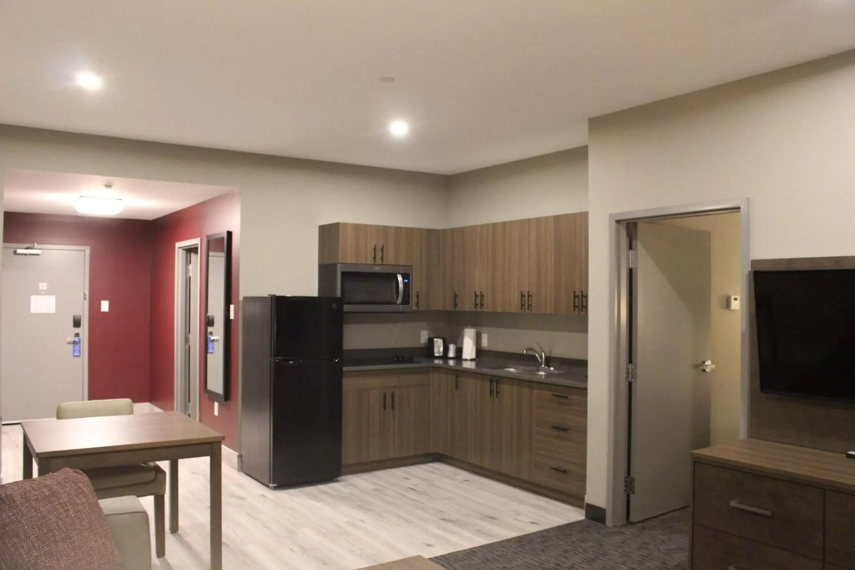 Photo of the whole room, Kitchen/Kitchenette in Best Western Plus Dauphin