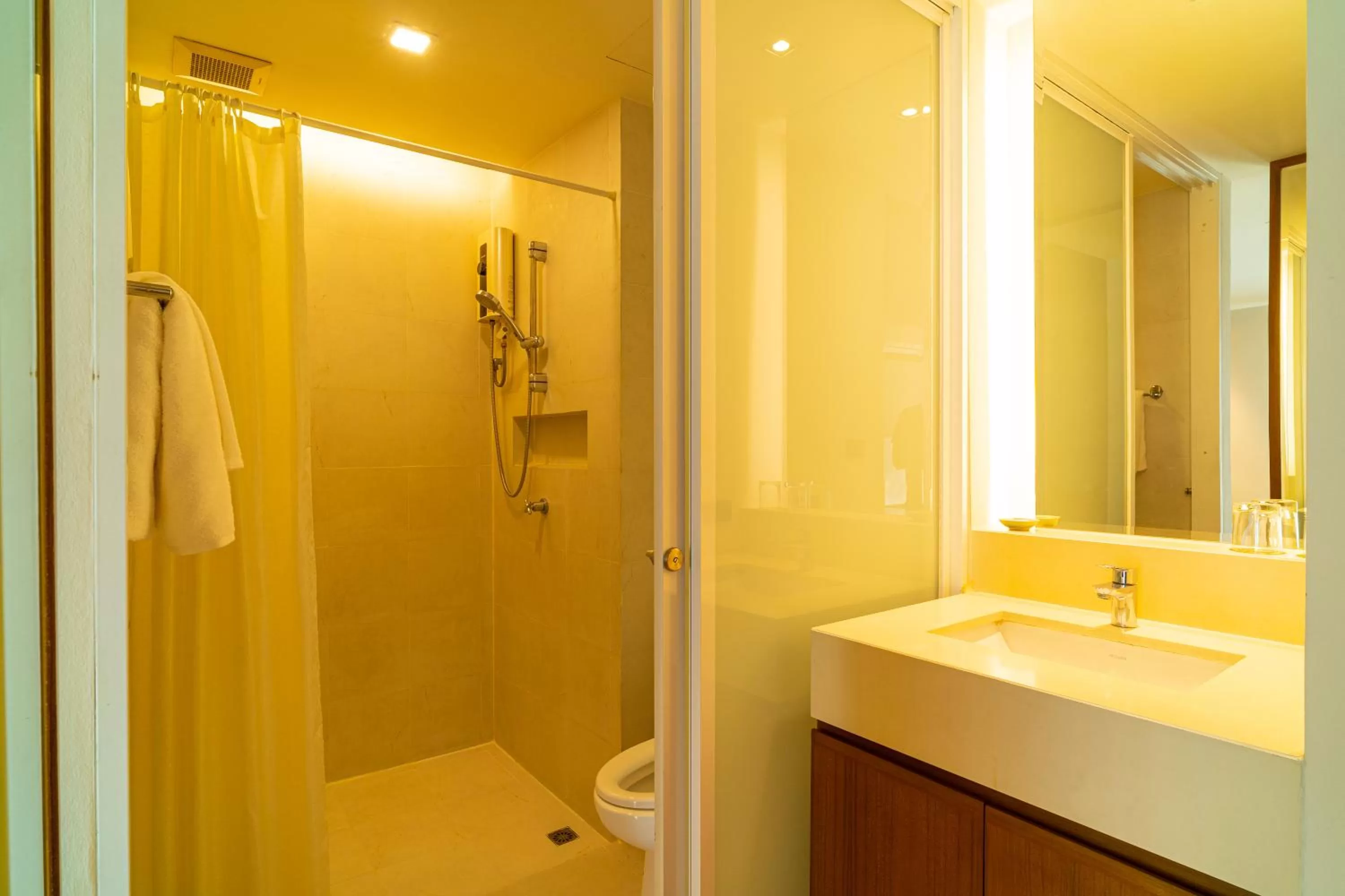 Shower in Amber Boutique Silom