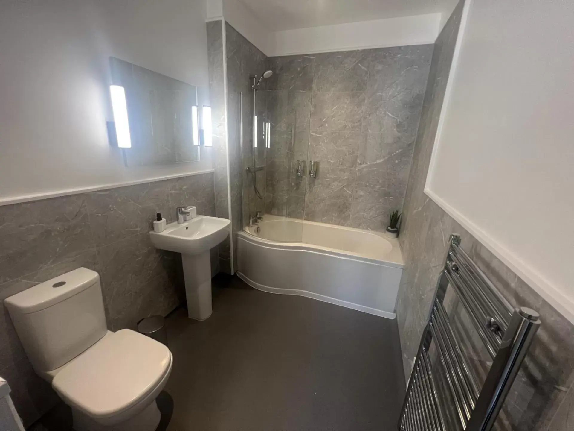 Toilet, Bathroom in Fenwick Sunrise Hotel