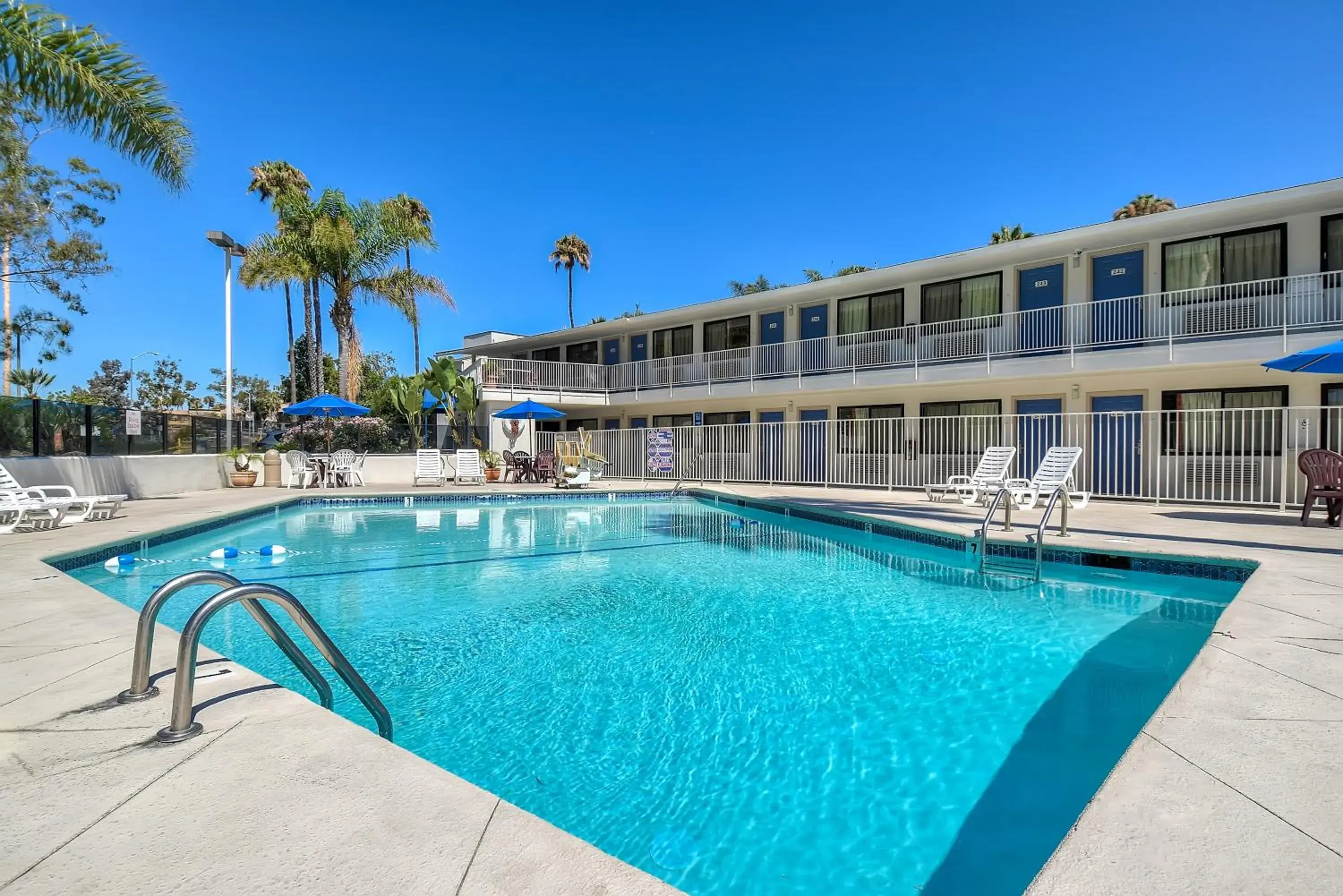 Pool view, Property Building in Motel 6-San Diego, CA - Hotel Circle - Mission Valley